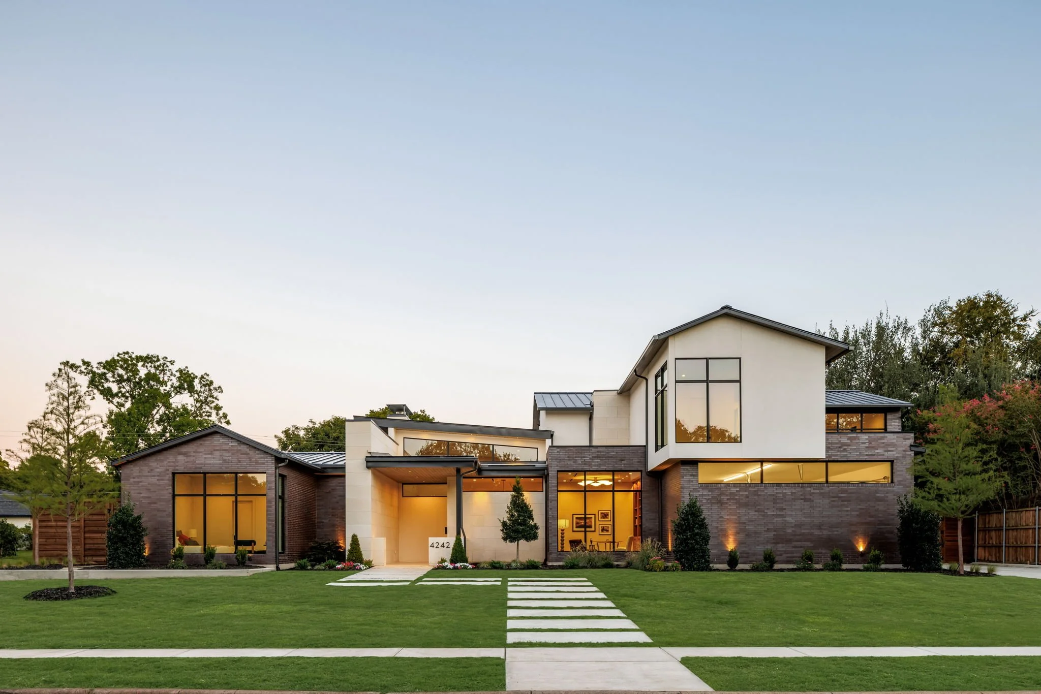 1-web-or-mls-4242 Reamur -01.jpg