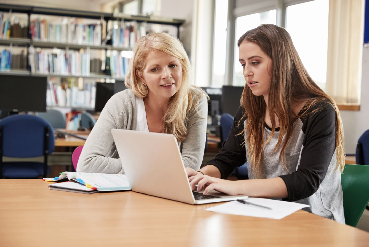 Supporting Your College Student's Career Journey: A Spring Guide for Parents