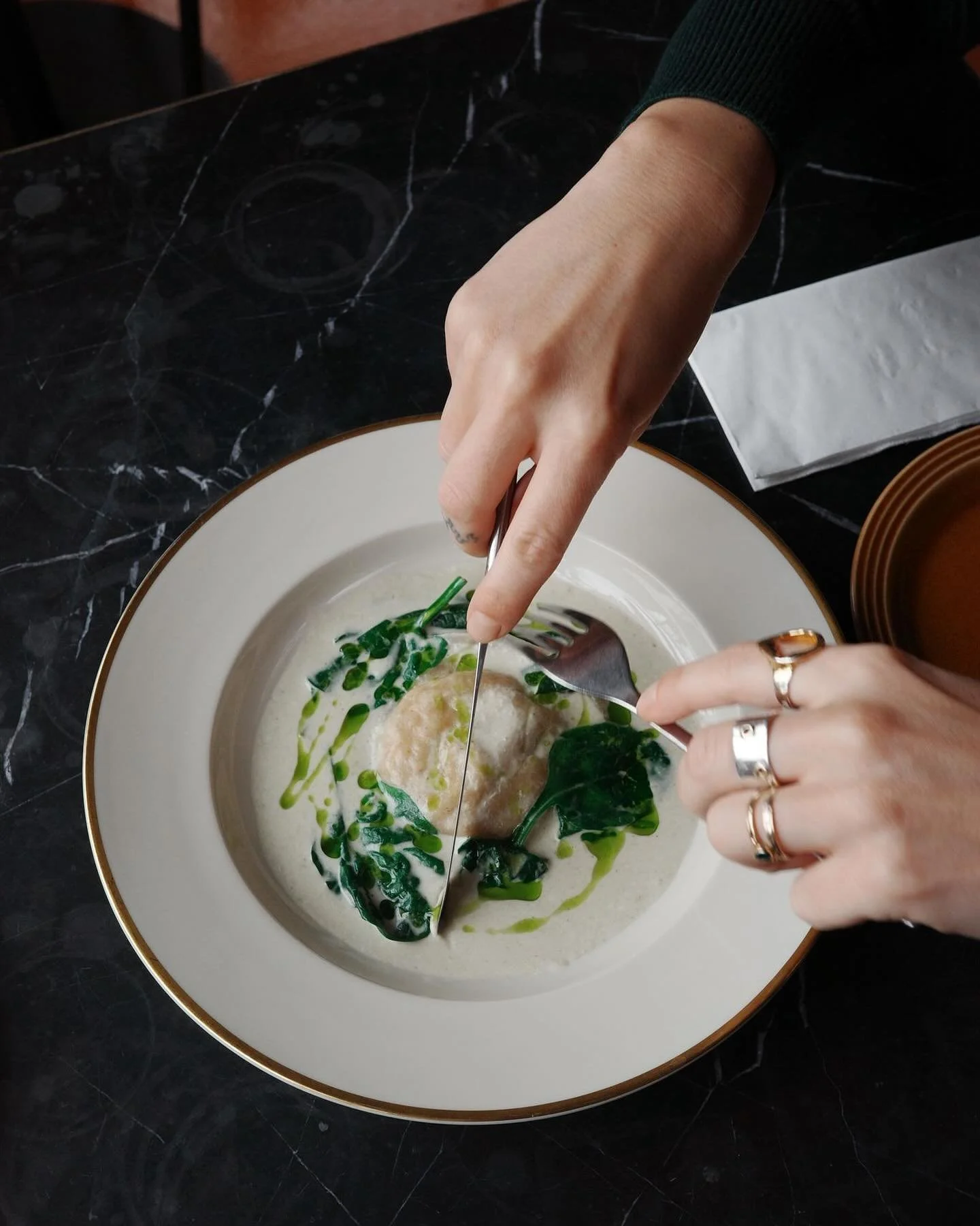 One our bestsellers! The crab raviolo with green curry. The white crabmeat is handpicked from @hendersonseafood and mixed with Westcombe ricotta from @nealsyarddairy. The richness of the raviolo is matched with house-made green curry that is aromatic