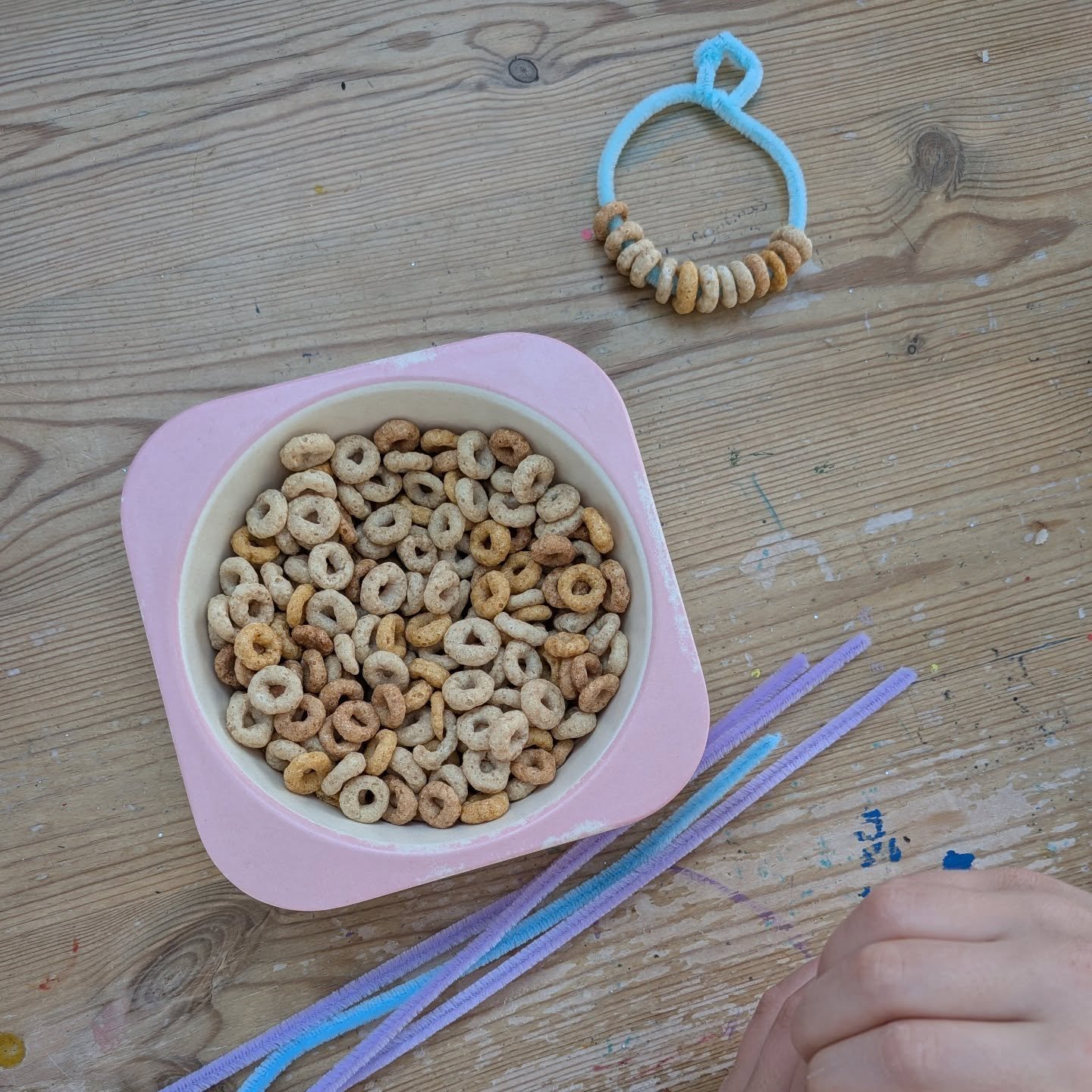 Blue tits have been spotted in the garden this morning, so we're straight on it with making little bird feeders. Perfect for tiny ones to join in with making too 🥰

#shinebrightlearning