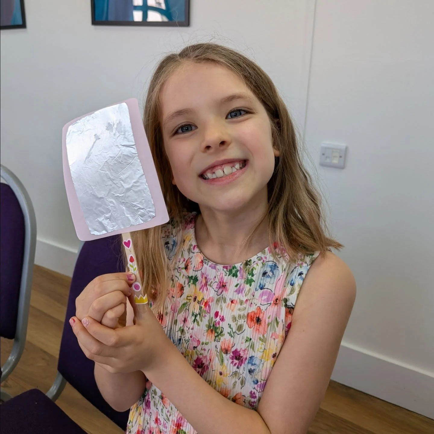 Mighty Me 💪 Week 6! 

Such a wholesome final session, as we reflected on the things that make us unique. We went around the circle and said positive words to describe each person and wrote them on the back of the mirrors we made - it was lovely to h