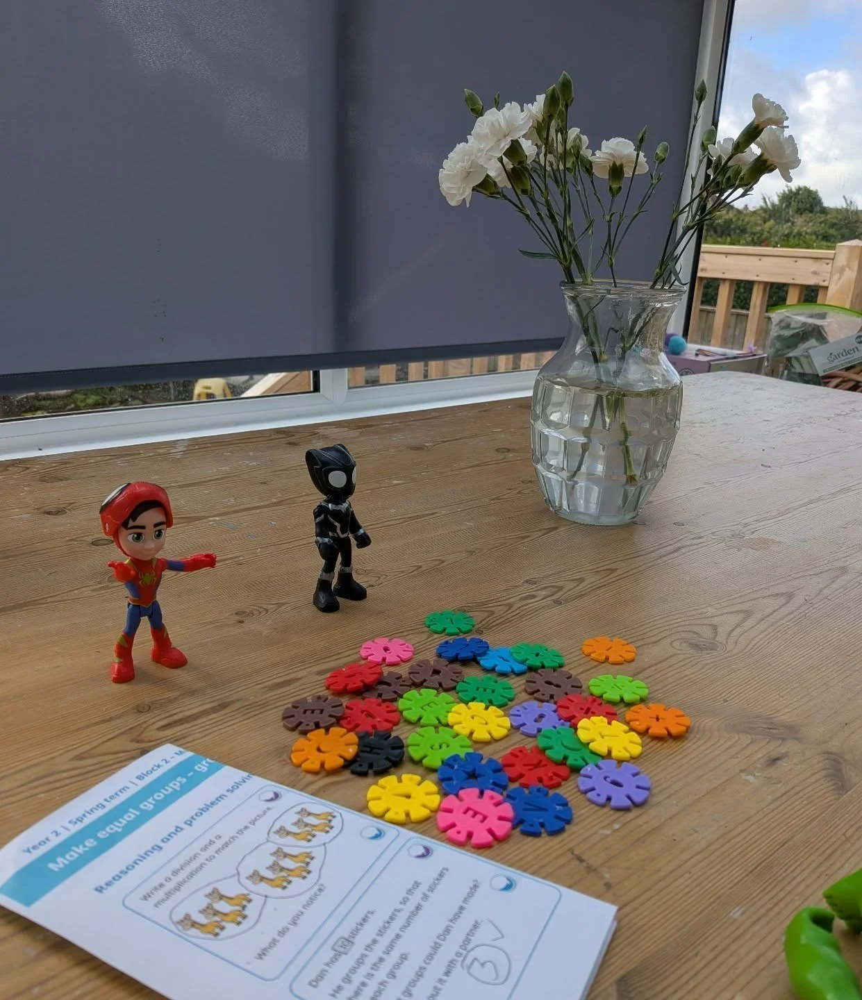 A bit of practical problem solving at breakfast time for our Maths today 🥰  This ended in a sharing game which included both the 7 year old and 2 year old (who wants to be involved in everything!)

#shinebrightlearning  #learningtogether  #primaryma