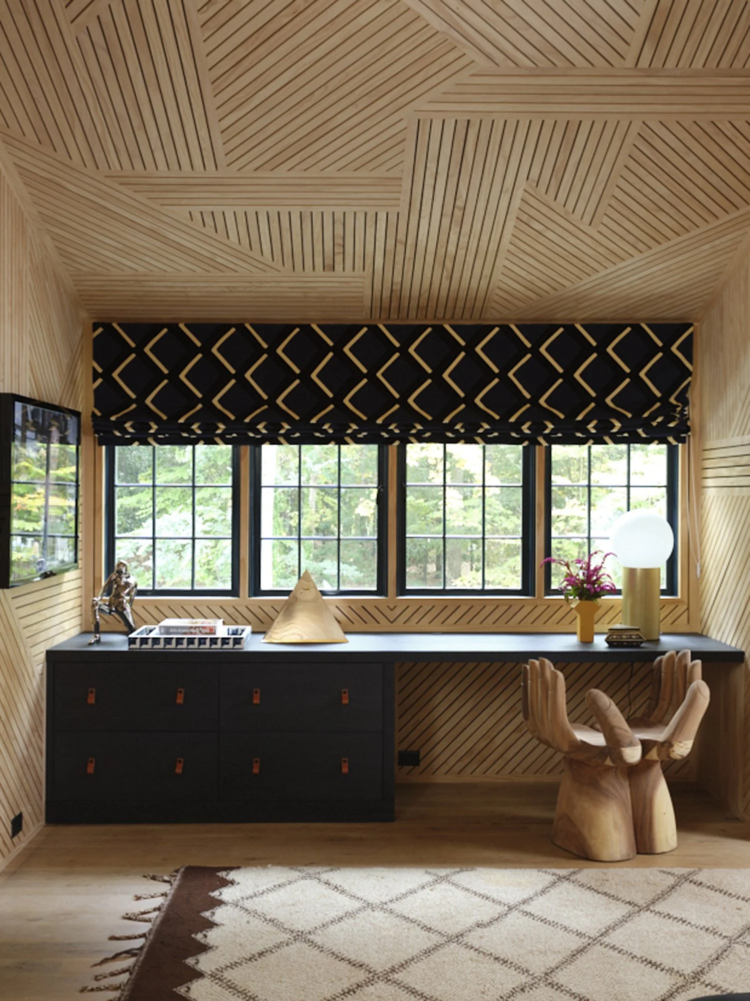 20_Bedroom 2 desk.jpg