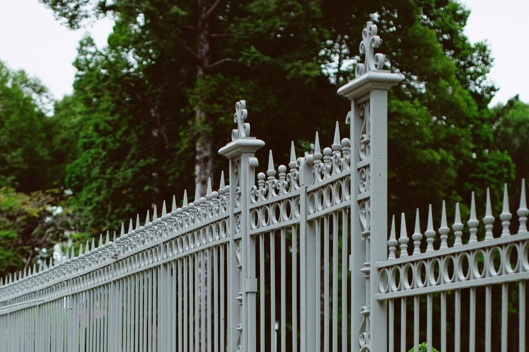 white+iron+fence+hollar+fence-min.jpg