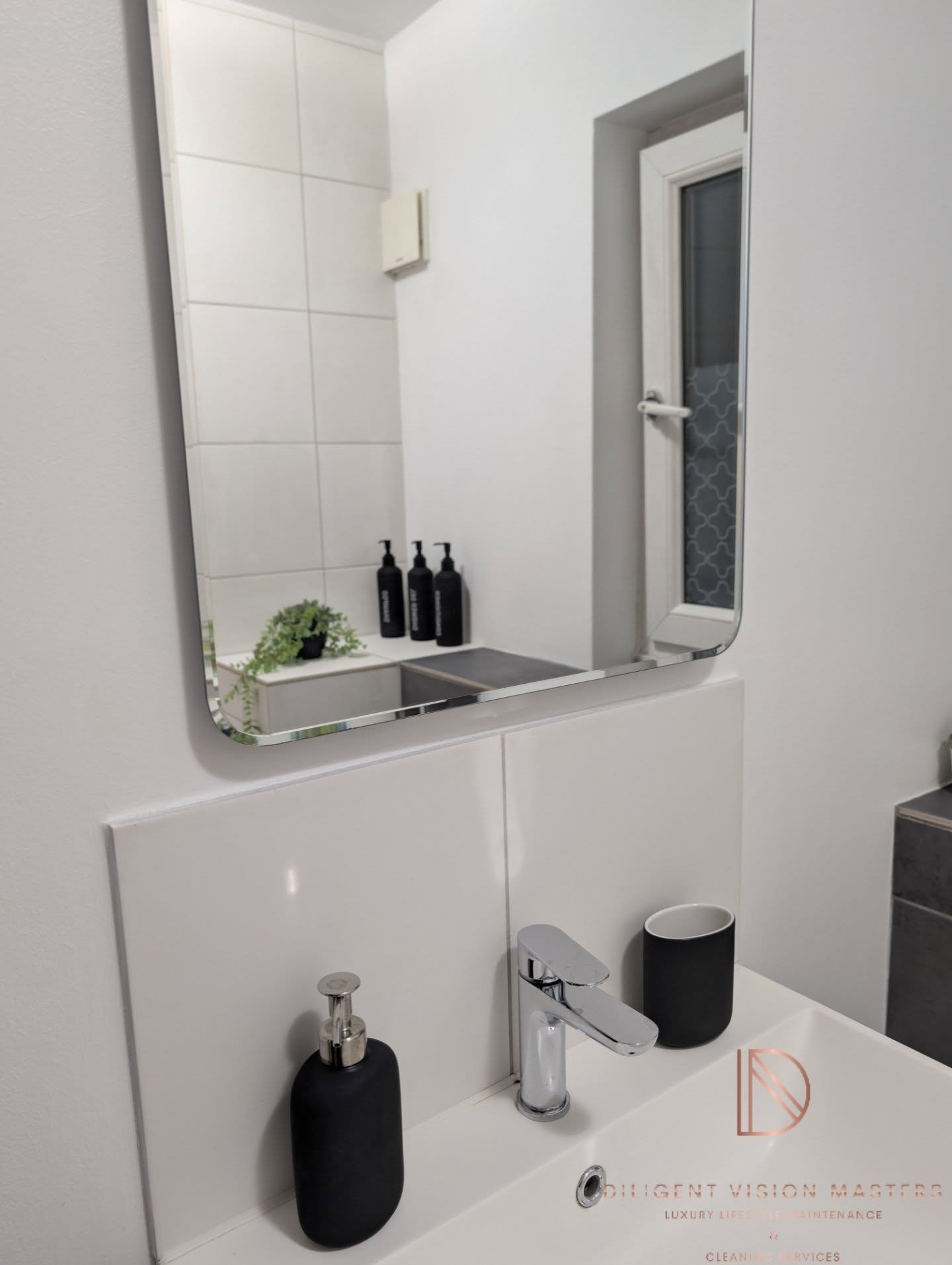 Transform your bathroom into a hotel suite.

Give your guests the environment they'll remember.

Book your clean today ✨