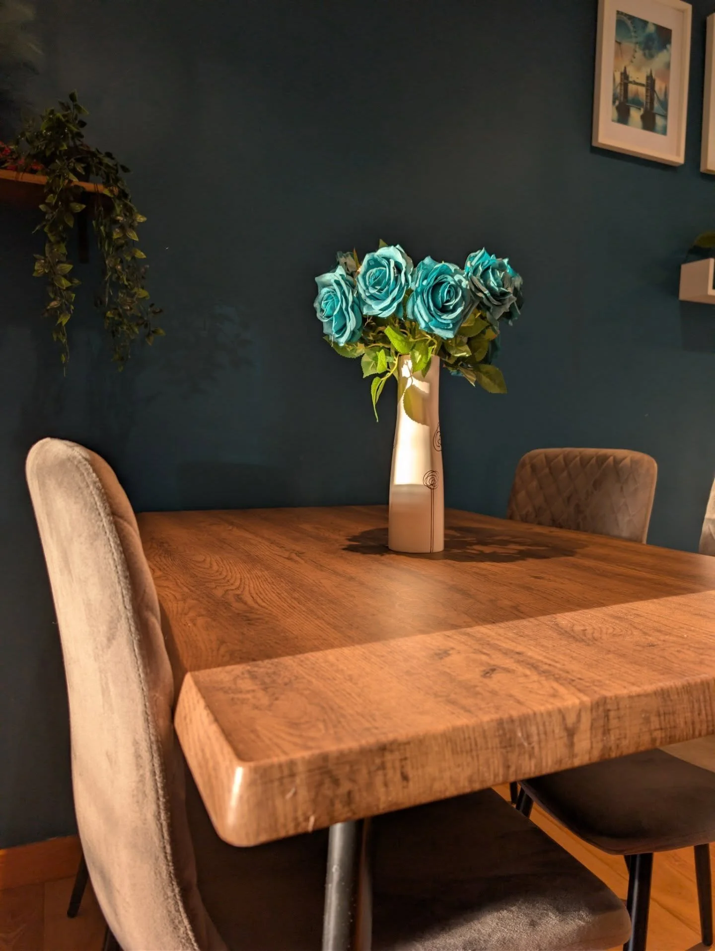 Upgrade your homes feel in a single booking.

Click on our link and book your first luxury and maintenance clean with us💎