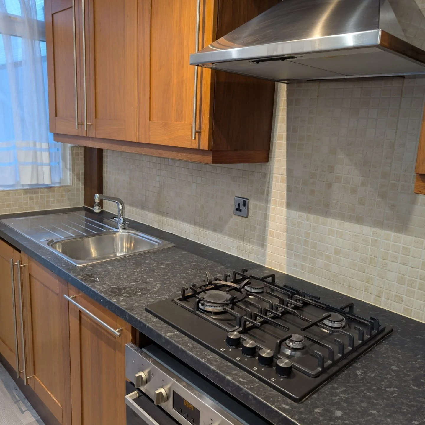 End of tenancy kitchen clean in Croydon, London.
Hob, oven, surfaces, cupboards and sink fully deep cleaned and restored to letting standard.

Diligent Vision Masters provides premium end of tenancy cleaning across London for landlords and letting ag