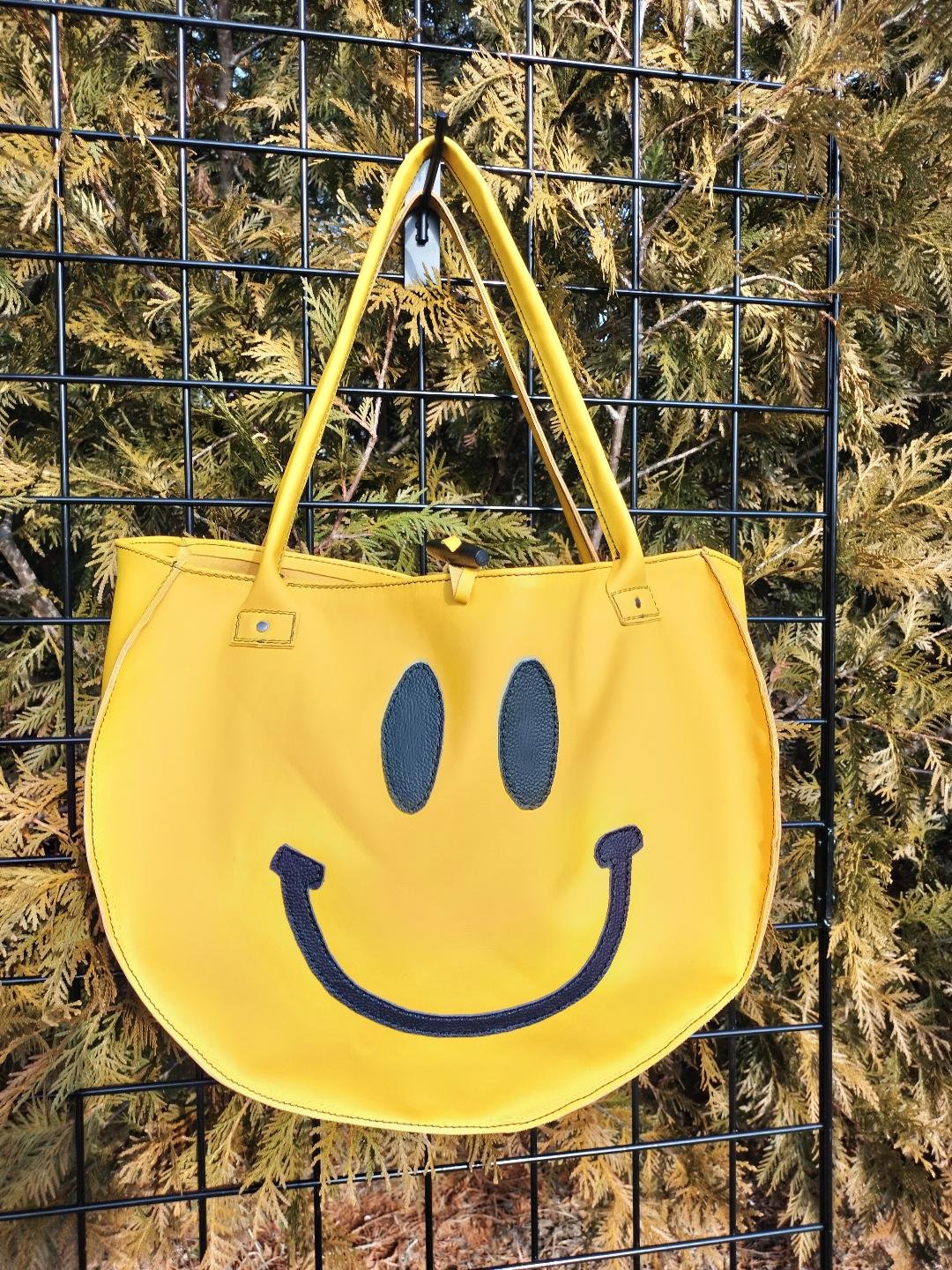 SMILEY TOTE 1.jpg