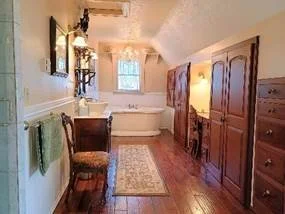 The Roosevelt Room Bathroom.jpeg