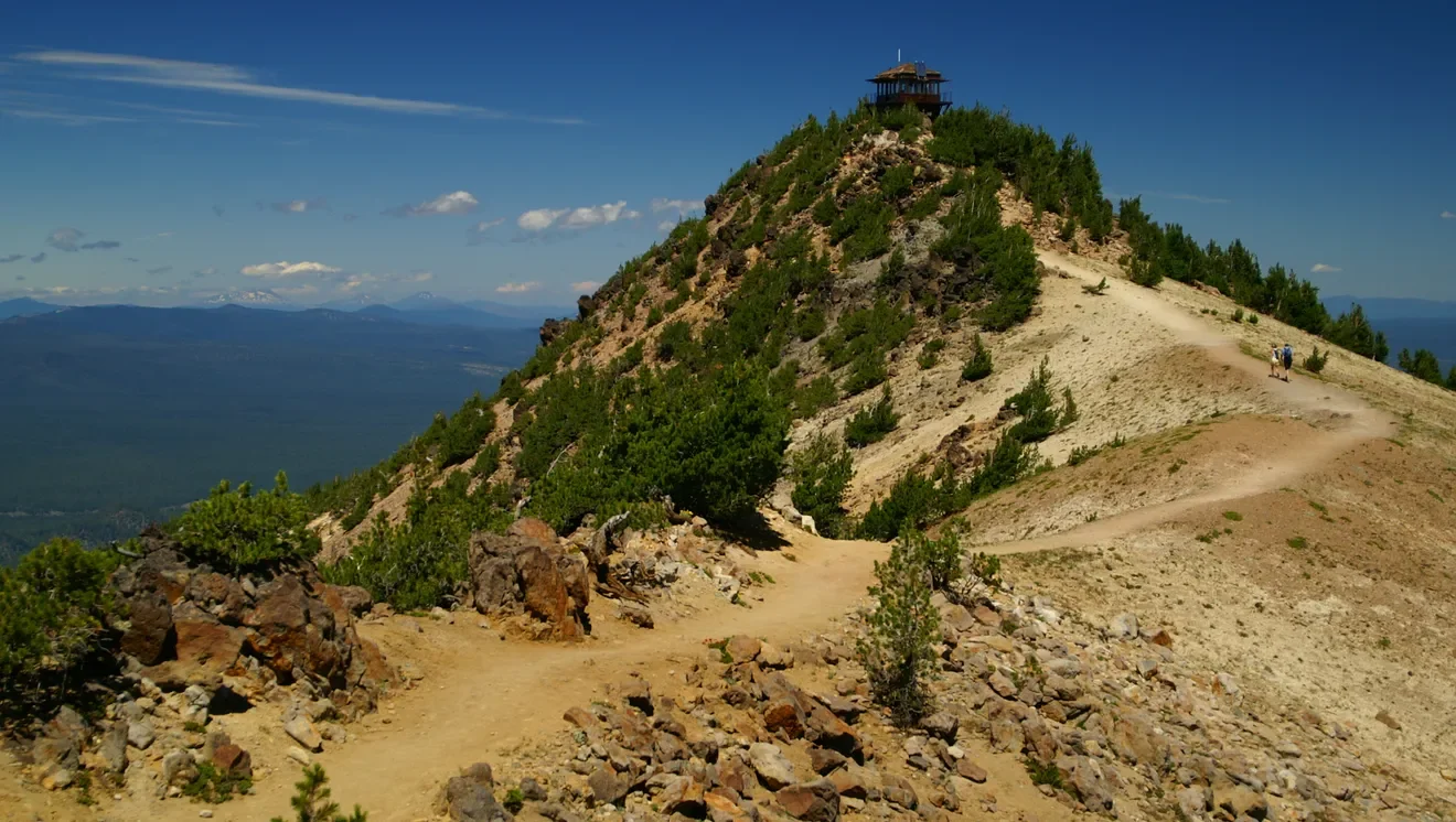 Top hiking trails near Crater Lake