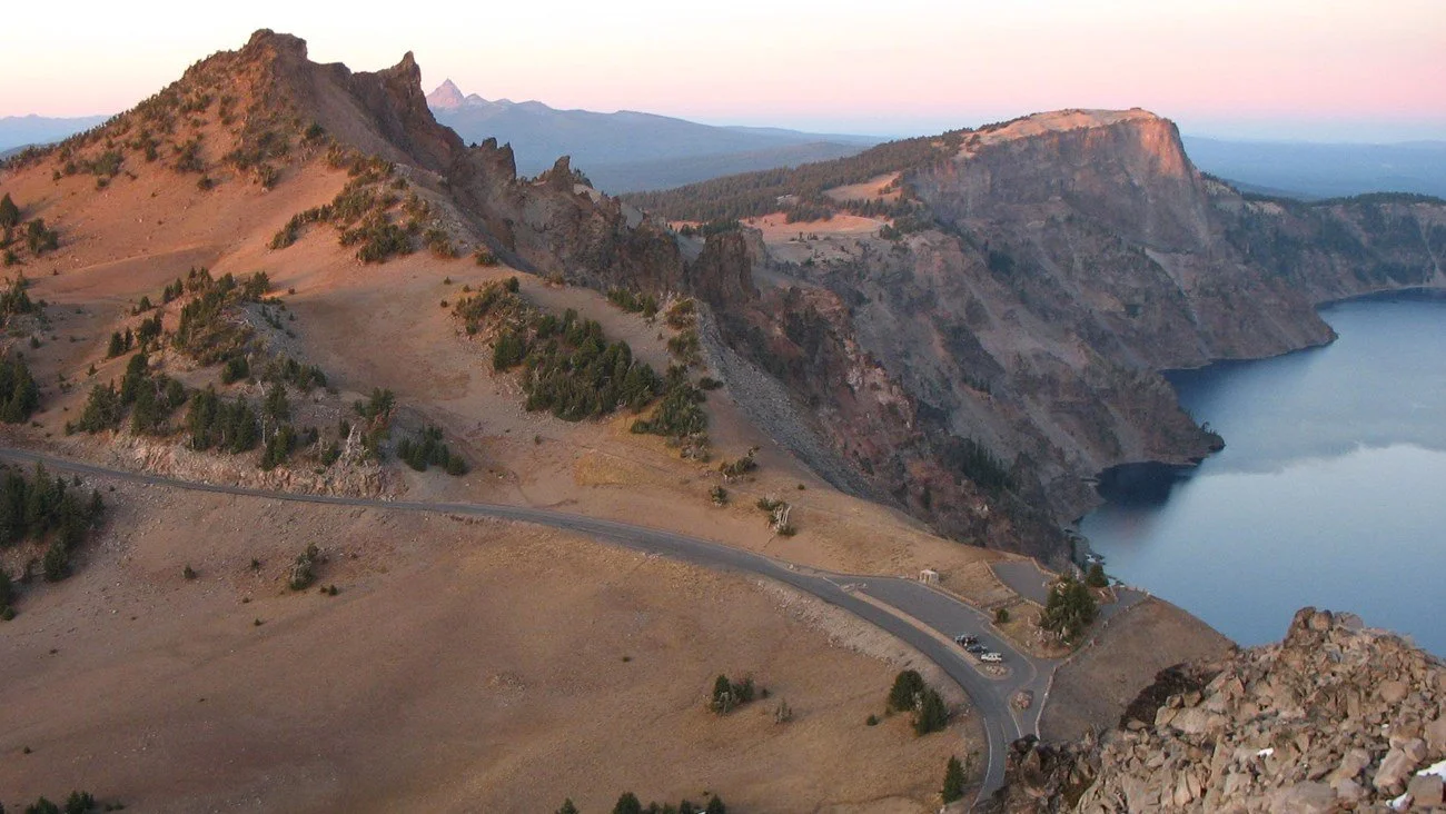 Best scenic drives near Crater Lake