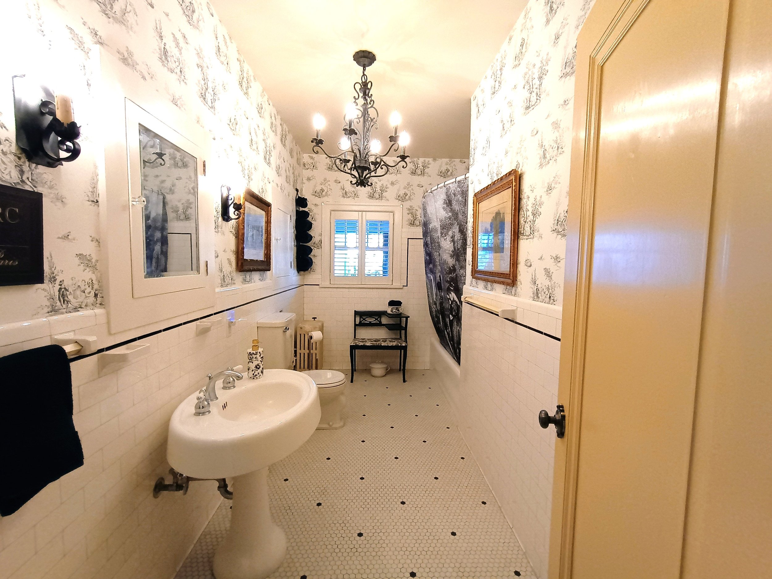Bathroom Main Floor.jpg