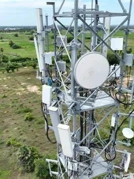 Cell tower digital twin for remote monitoring by DeepSky IQ with various antennas and equipment on a grassy landscape.