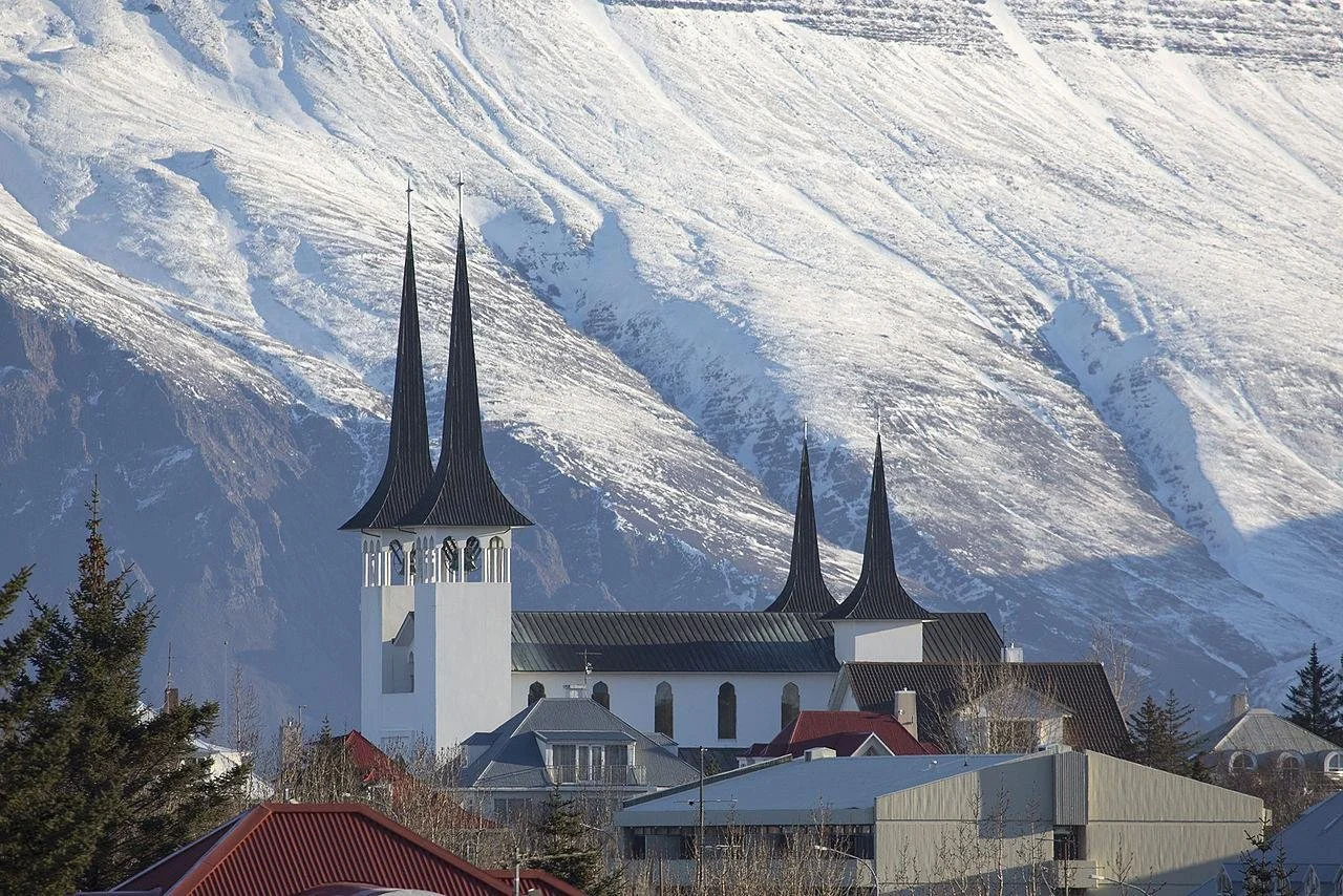 icelandchurch2.jpg