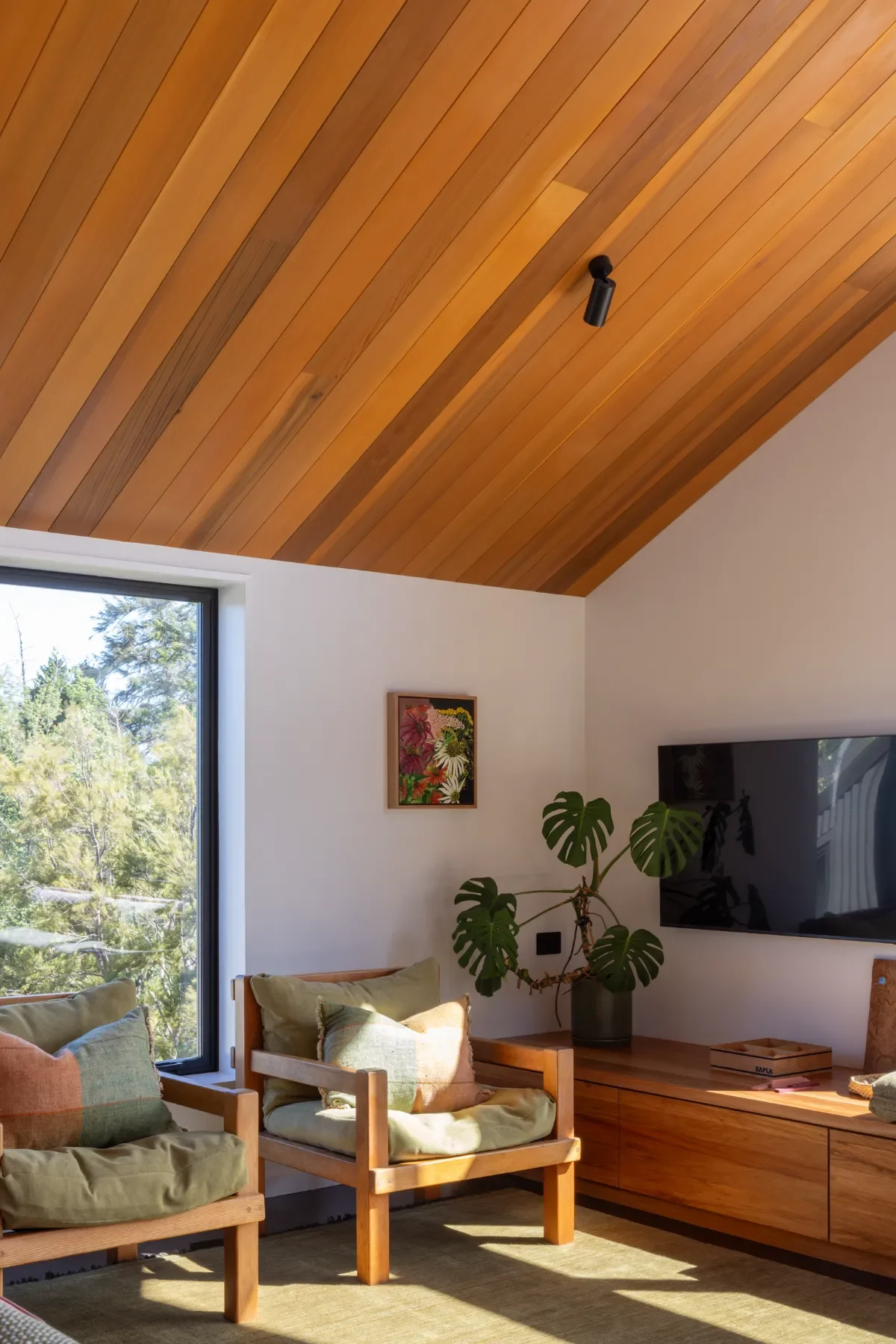 redwood-cosy-hanmer-springs-living-room-1.webp