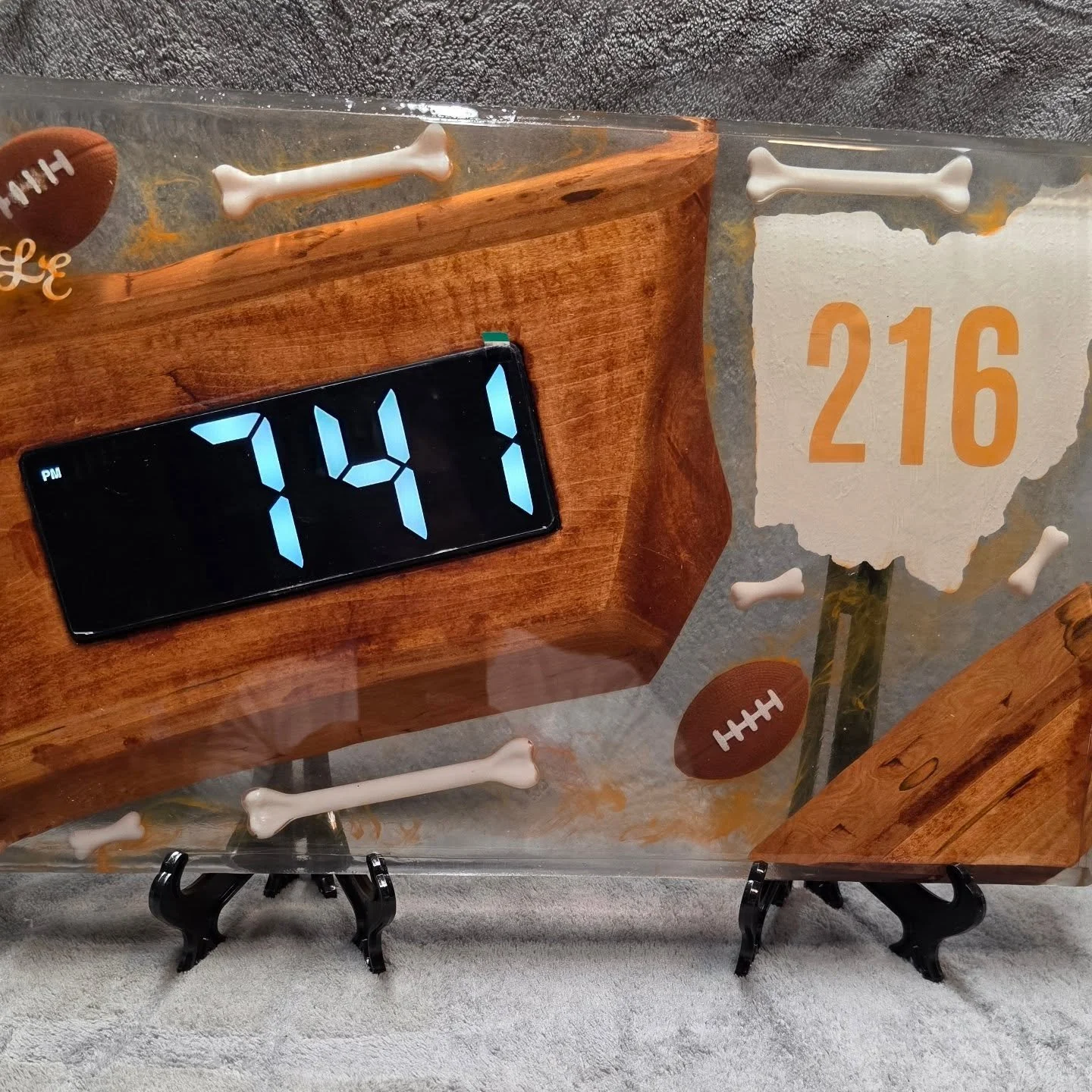 ✨New Creation✨
Handcrafted 216 digital clock ⏰ &mdash; made with a mix of wood, epoxy, and Cleveland pride!
⚡ Size: 15.5&rdquo; x 10&rdquo;
⚡ Features: bright digital display, football + dog bone details, and the iconic 216 Ohio outline.

Perfect for