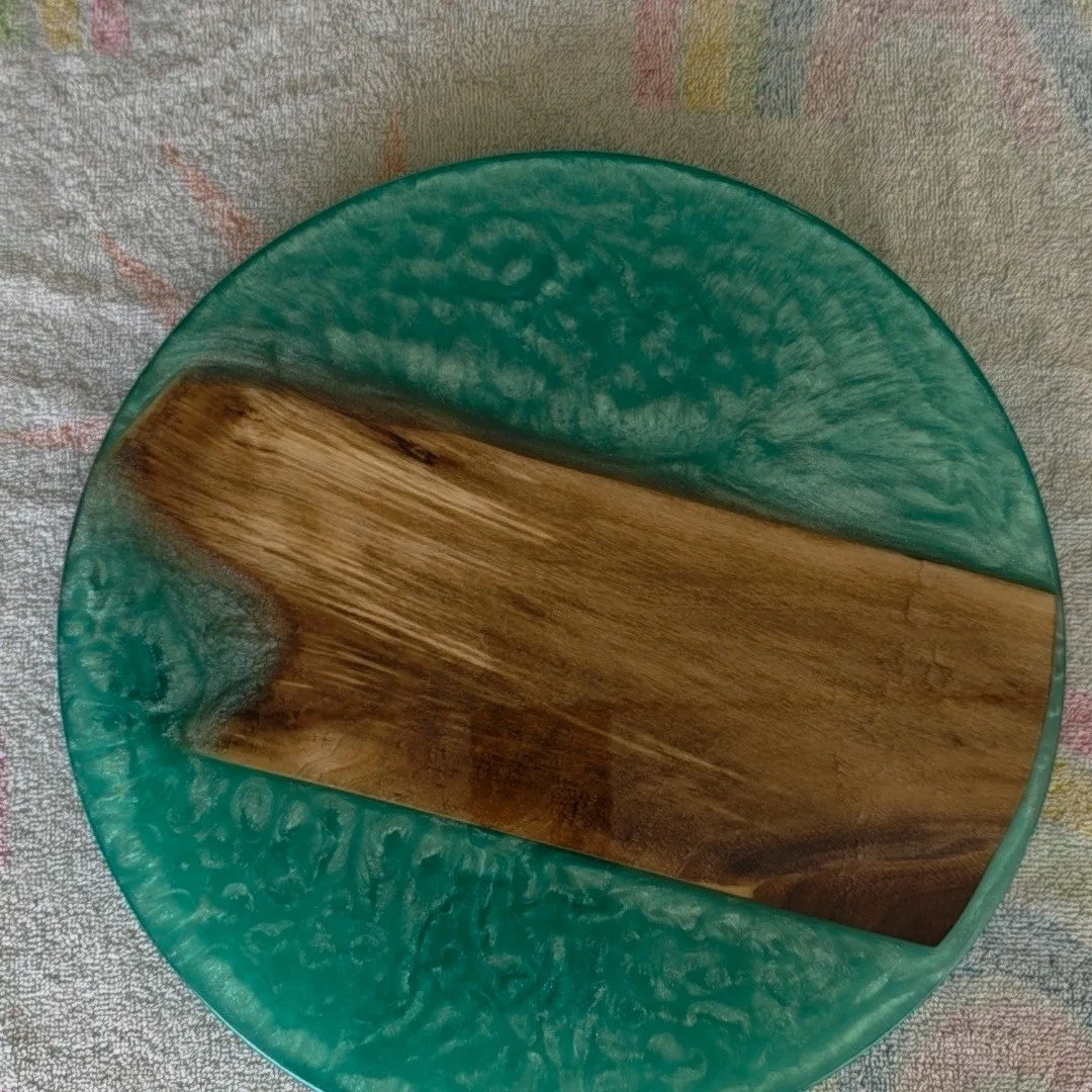 ✨ Natural beauty in motion ✨

Watch this handcrafted 12" Lazy Susan come to life 💚
Made with rich natural wood and vibrant green resin, this one-of-a-kind piece is the perfect blend of style and function.

Perfect for your kitchen table, coffee