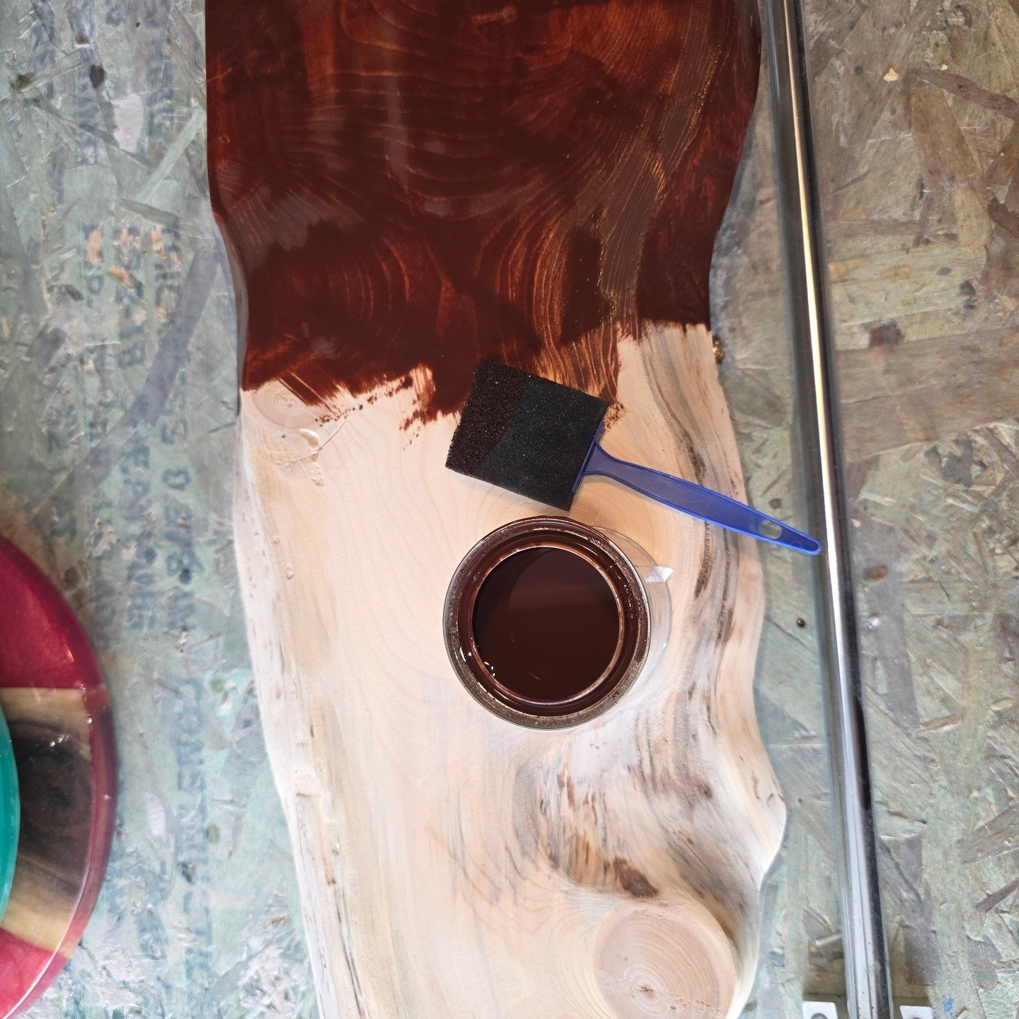 ✨ New serving tray in the works ✨

This one is already turning heads with its rich natural wood grain paired with deep metallic resin tones and subtle pops of color. Every piece I create is one of a kind, handcrafted from start to finish.

Sized at 2