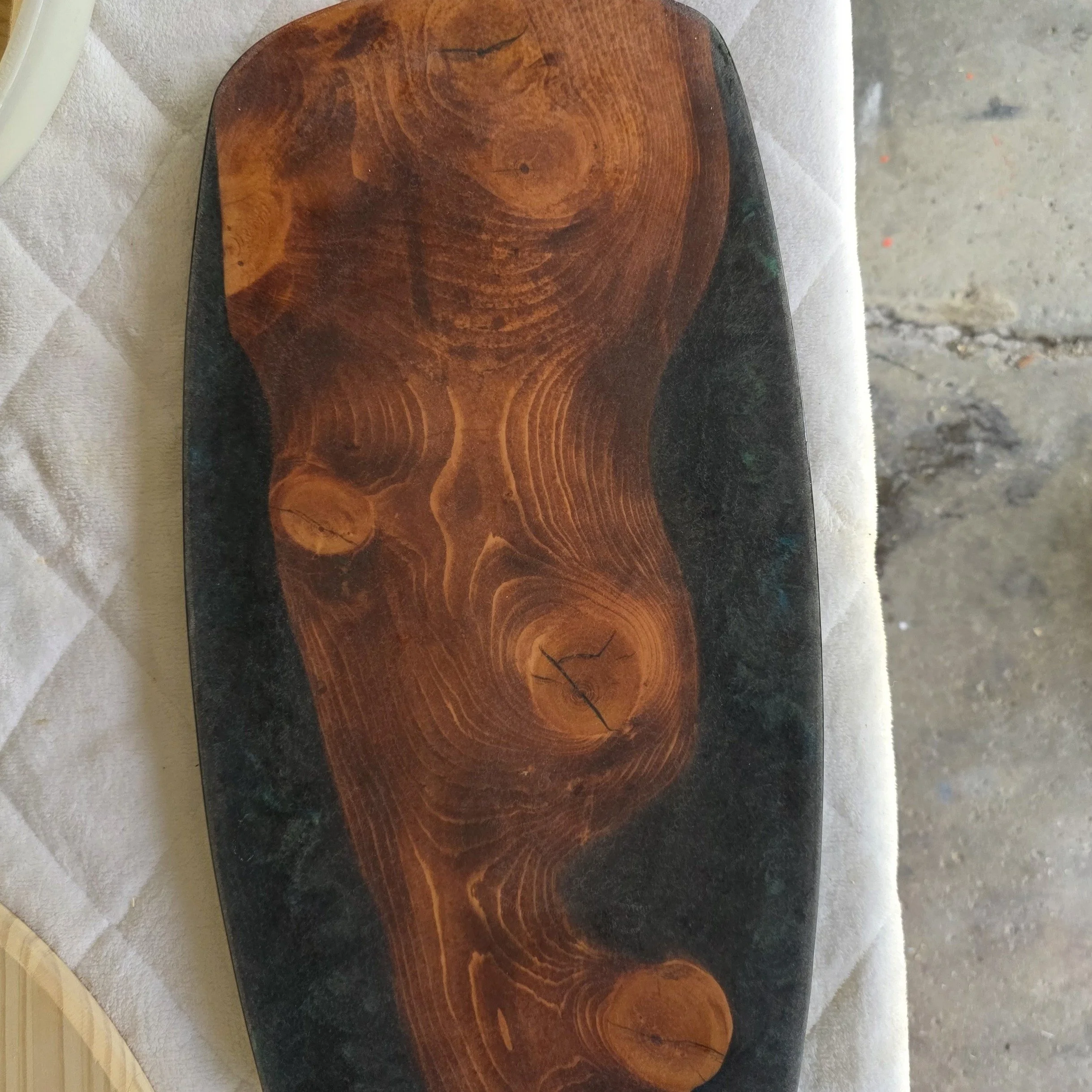 ✨ Back in the shop after a wonderful Mother&rsquo;s Day weekend with family 💕

I thought this serving tray was finished&hellip; but after the top coat cured, one tiny bubble showed up. So it&rsquo;s back to sanding and reapplying because I believe e