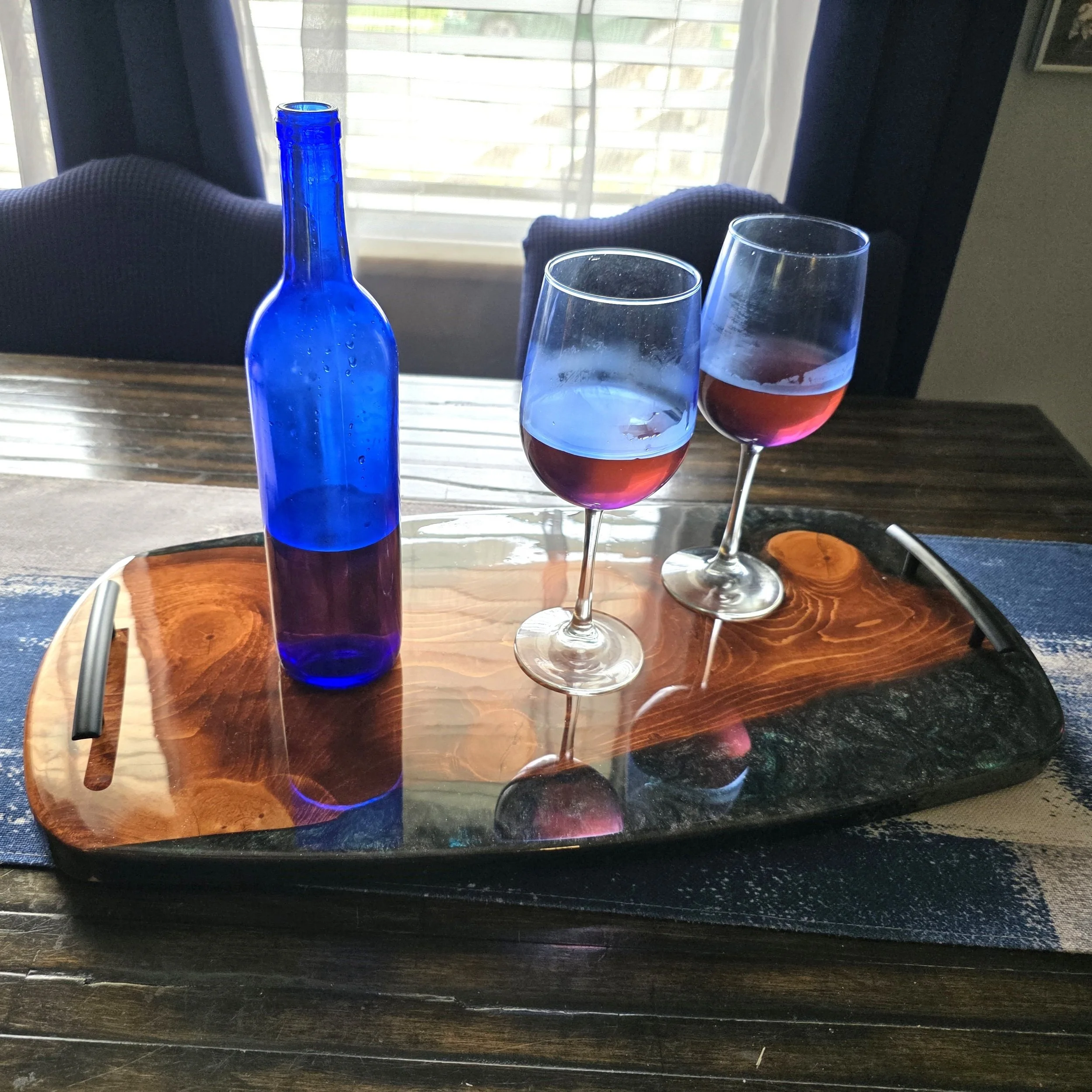 ✨ Available Now ✨

This one-of-a-kind handcrafted serving tray is officially finished and ready for its new home 😍

The rich natural wood grain, deep metallic resin tones, sleek black handles, and glass-like finish make this piece perfect for:

🍷 W