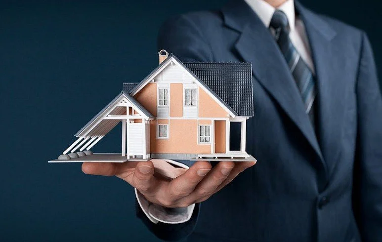 model home being presented on the palm of an agent