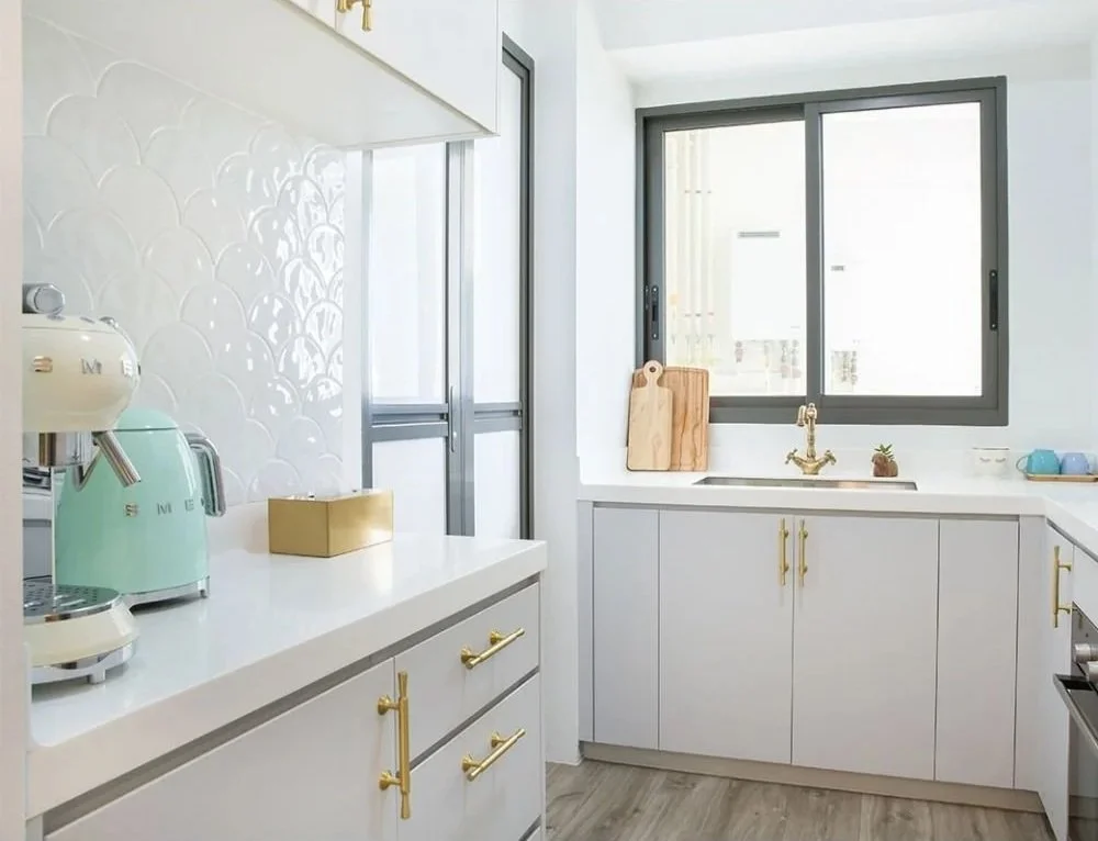 Forme3-kitchen-ideas-white-and-gold-interiordesignsg-singaporehomes