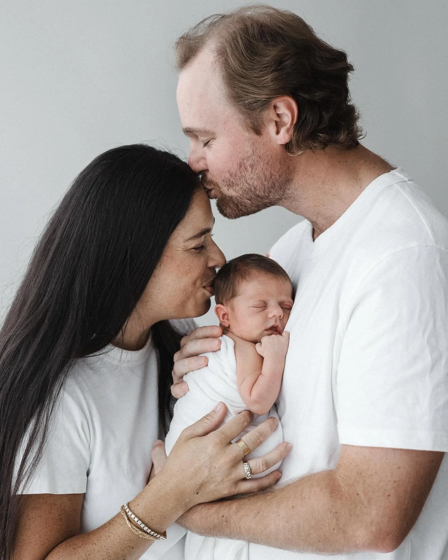 What a gorgeous family 🤍🤍🤍
Revisiting this gallery brought the biggest smile to my face 🤍
I promised myself I&rsquo;d be more active on here this year, but choosing what to post is always the hardest part for me when I love so many images from on