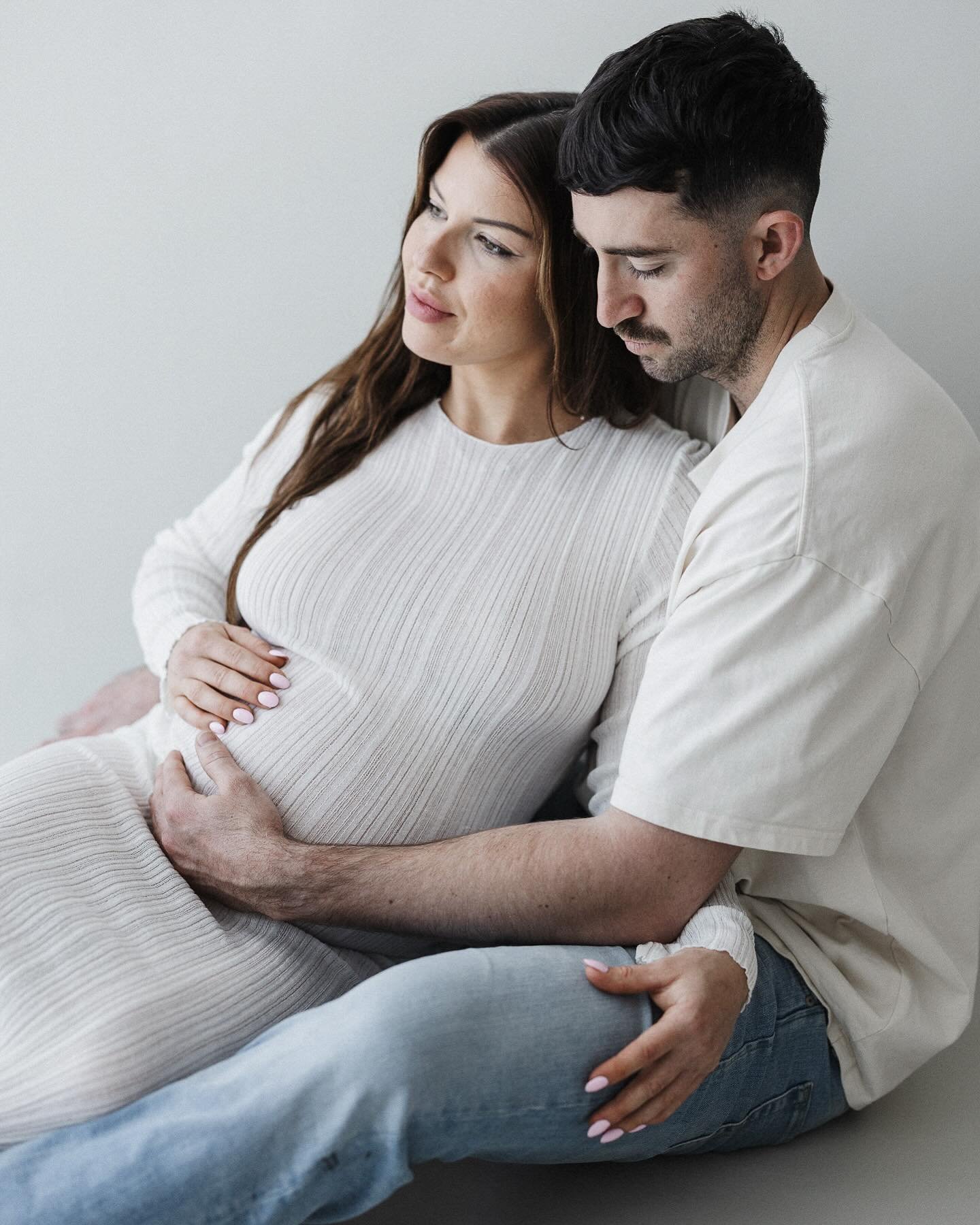 This lovely couples greatest adventure is about to begin and it&rsquo;s one that will change everything! 
Hearts growing, love overflowing, and a new little life on the way.

#melbournephotographer #melbournematernityphotographer #newborn #newbornpho