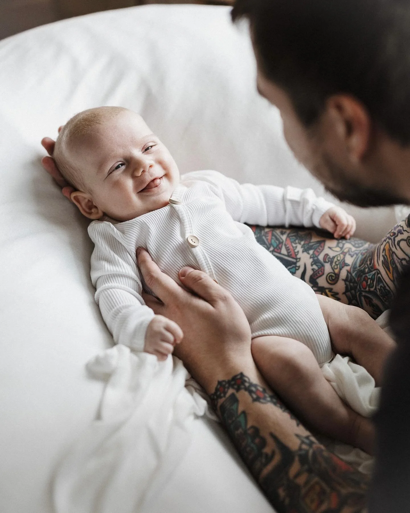 Can&rsquo;t handle that cute smile on this little guy&rsquo;s face, pure joy in the smallest form. 🤍😍 

It takes me right back to those days when my little girl would smile at me and my heart would flutter every single time. 

#melbournephotographe