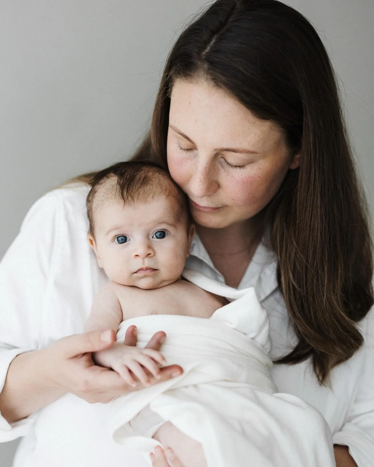 I have been completely obsessed with this family portraits 😍

7 weeks old and still so new 🤍 Many parents think they&rsquo;ve missed the newborn window, but every stage tells its own beautiful story. These early weeks are just as precious, full of 