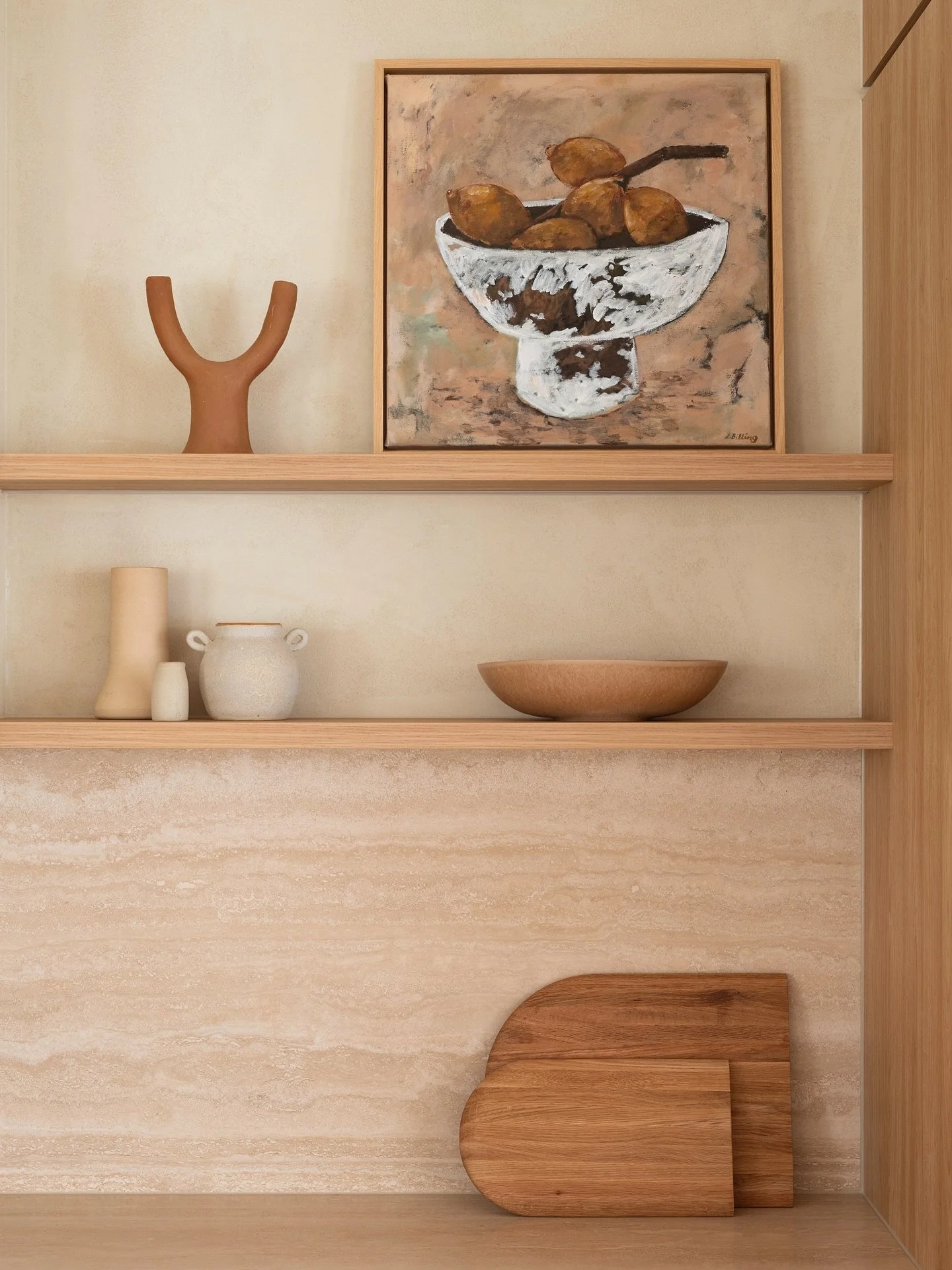 A gentle balance of warmth, texture &amp; light 🤎

Warm tones bring a sense of calm &amp; comfort to a space, creating an atmosphere that feels grounded &amp; inviting. The Elegant Oak cabinetry by @laminexau adds natural depth &amp; softness, while