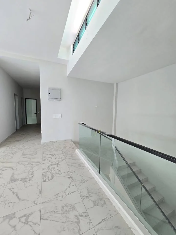 upstair hall.jpg