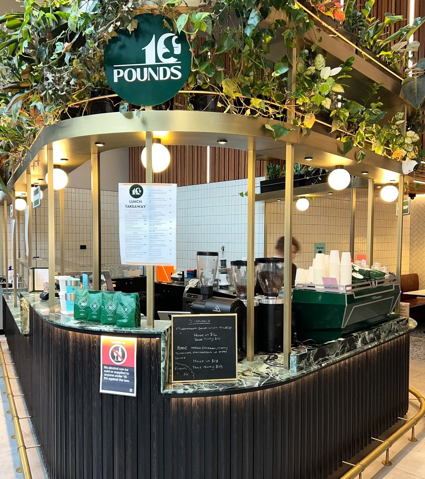 Happy Monday! Swing by and fuel up with a cup of coffee to start your week off right! ☕️

#10poundssydney #pyrmontlocals