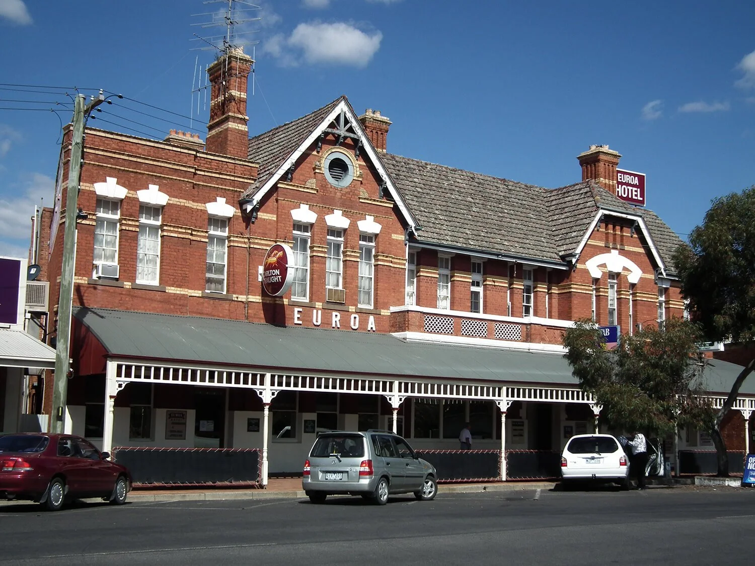 Euroa_Hotel_-_Euroa_Victoria_(5620781897)_WEB.jpg