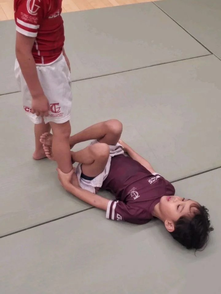 Our 5-7 year-olds sessions are about being introduced to new skills, developing current ones and of course, a little chaos!

#tungchung #kids #bjj #hongkong #lantauisland