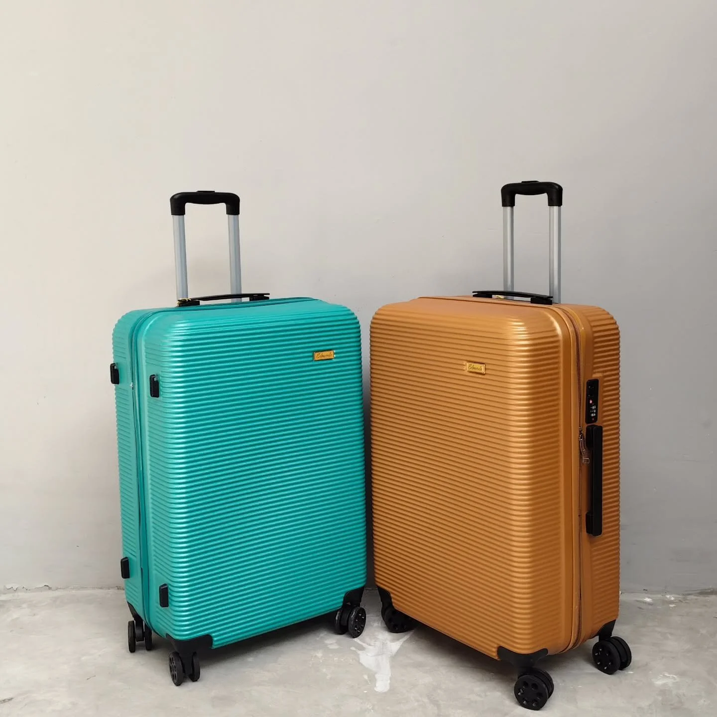 Koper 20 &amp; 28 inchi Iconic
Harga special utk pengambilan 1 set

#koper28 #koper20 #koperbali #baliluggage #balisuitcase  #cabinsuitcase #largesuitcase