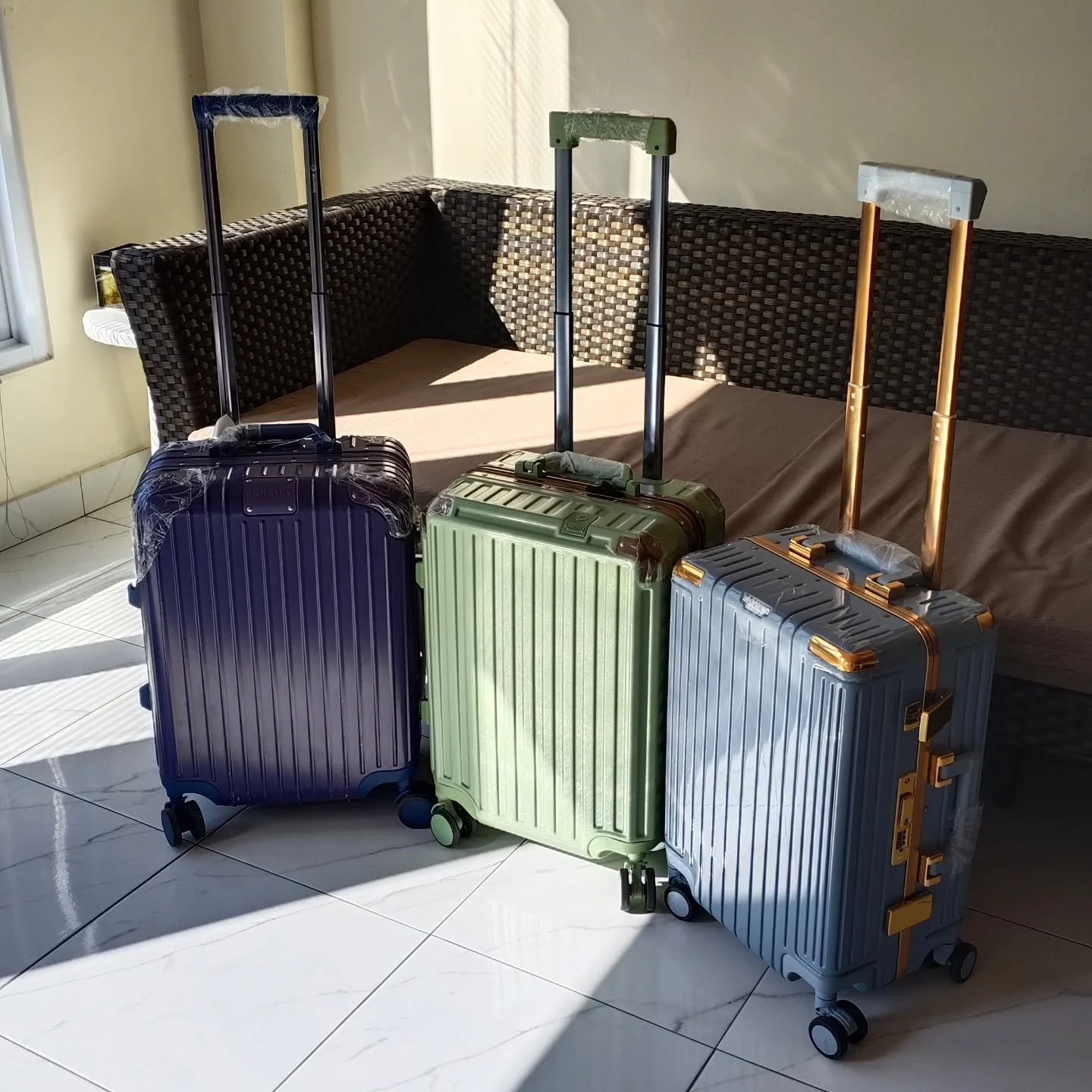 Size 20inch cabin size
Without zipper
Lock TSA Int'l

#cabinsize #kopercabin #koper20 #koperimport #koperroaming #kopercantik