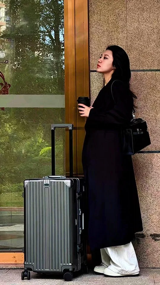 Koper 32 inchi Trunk Style
#kopertrunk #koperjumbo #koper32 #trunksuitcase #koperbali