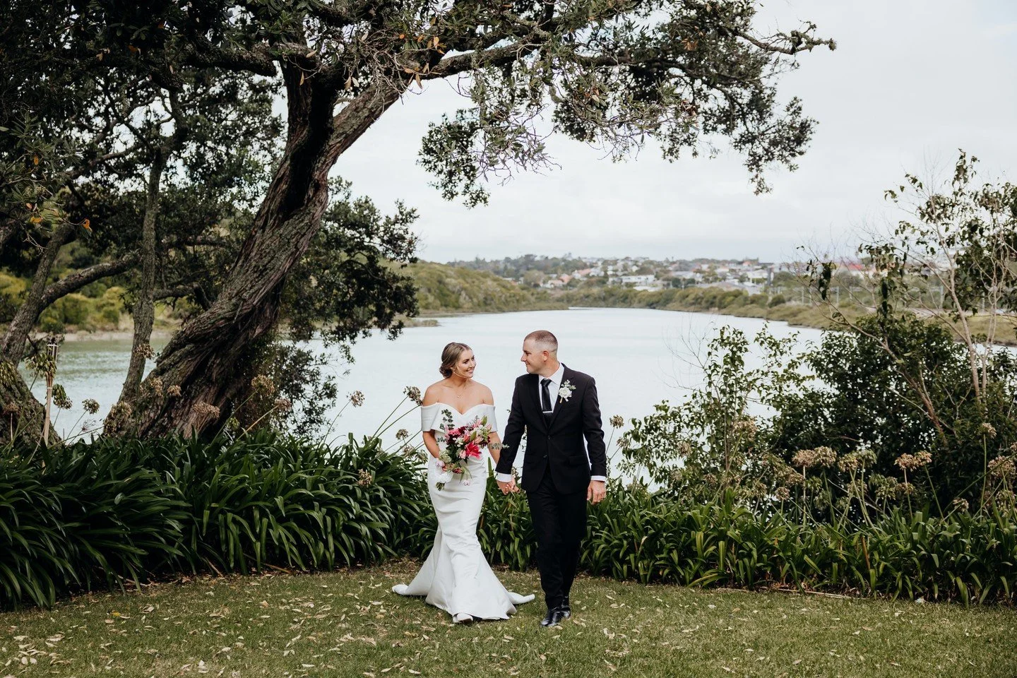 Rosie &amp; Rhys&rsquo; day was everything they dreamed of, relaxed, filled with laughter, and surrounded by the ones they love most. They focused on each other, while we handled the rest. 

Just minutes down the road, the nearby gardens offered the 