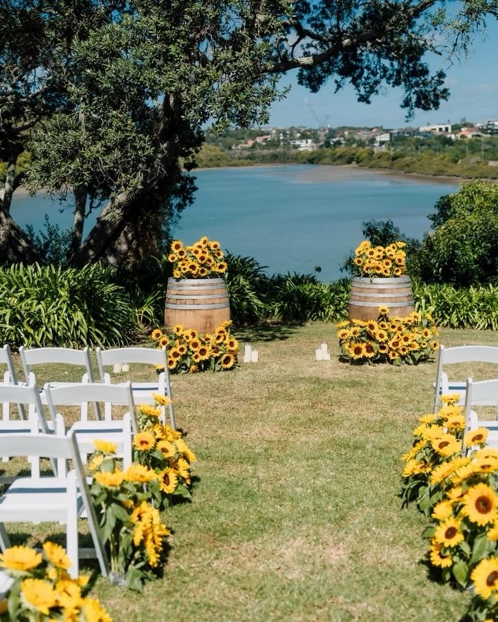 There&rsquo;s something quietly romantic about sunflowers, always turning toward the light. 🌻
A little burst of sunshine woven throughout G &amp; S's day.

Florals: Amy's Floral Shop 
Photography: @k2imagenz
Celebrant &amp; MC: @monica.mu