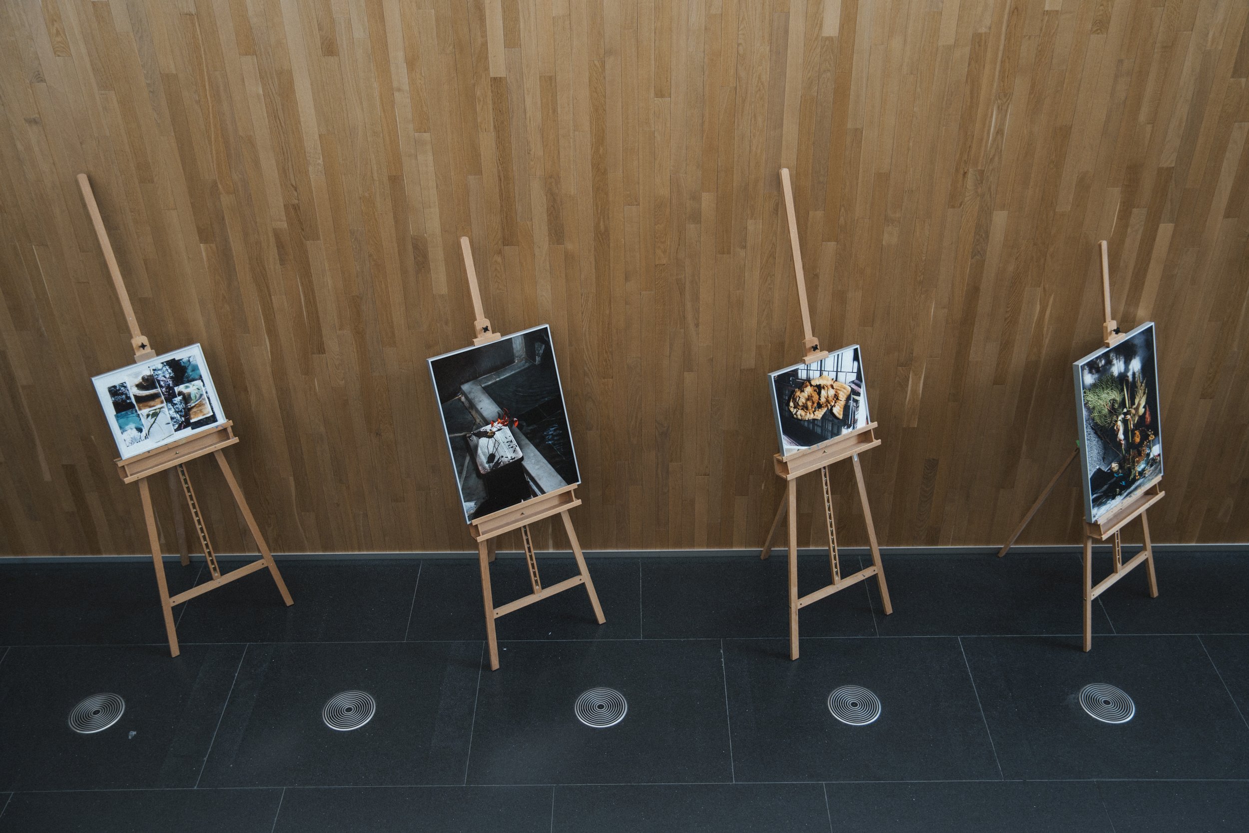 Rå Kommunikasjon / Fotograf Fredrik Stenbro / Bodø2024, Stormen Bibliotek / Bodø, Nordland / Innholdsproduksjon, film, foto, nettside, sosiale medier