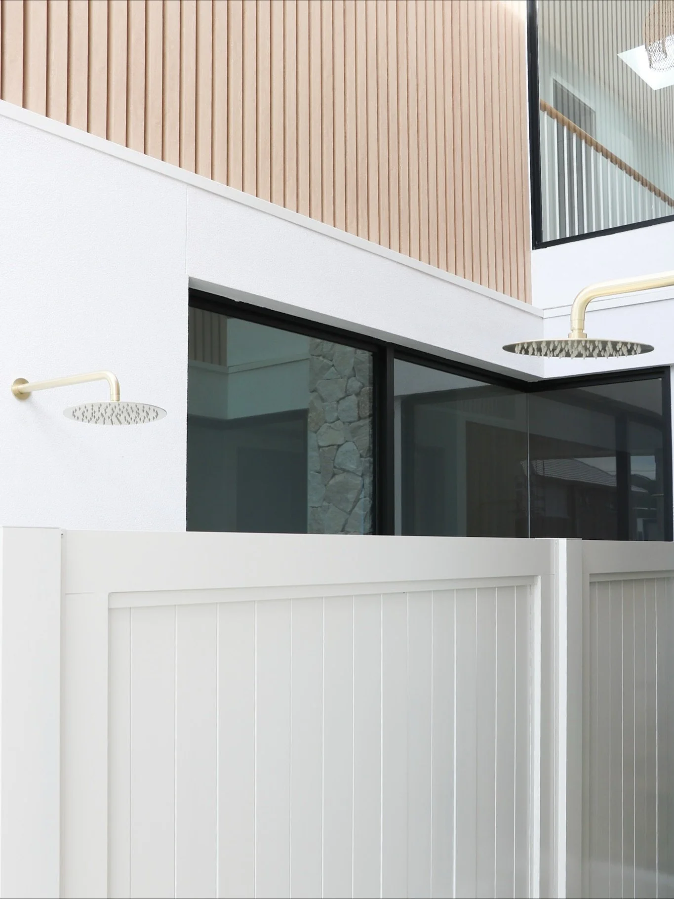 Beachside living&hellip; So outdoor showers are a must!

Styling: Raw styling &amp; interios 
 📸 @interiorlensbyash
.
.
.
#interiorphotos #interiorphotography #interiorstyling #interiorstylingphotos #photography #comingsoon #warilla #warillabeach #s