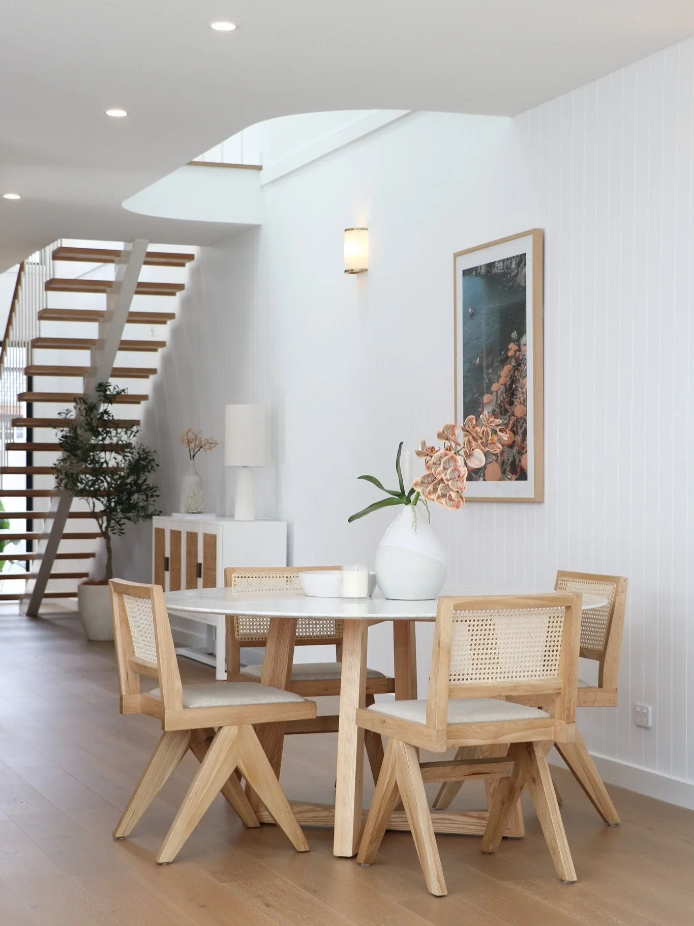 Calm, coastal &amp; captivating&hellip; 🧡

Styling: @rawstylingandinteriors
 📸 @interiorlensbyash
.
.
.
#interiorphotos #interiorphotography #interiorstyling #interiorstylingphotos #photography #comingsoon #warilla #warillabeach #southcoaststyling 