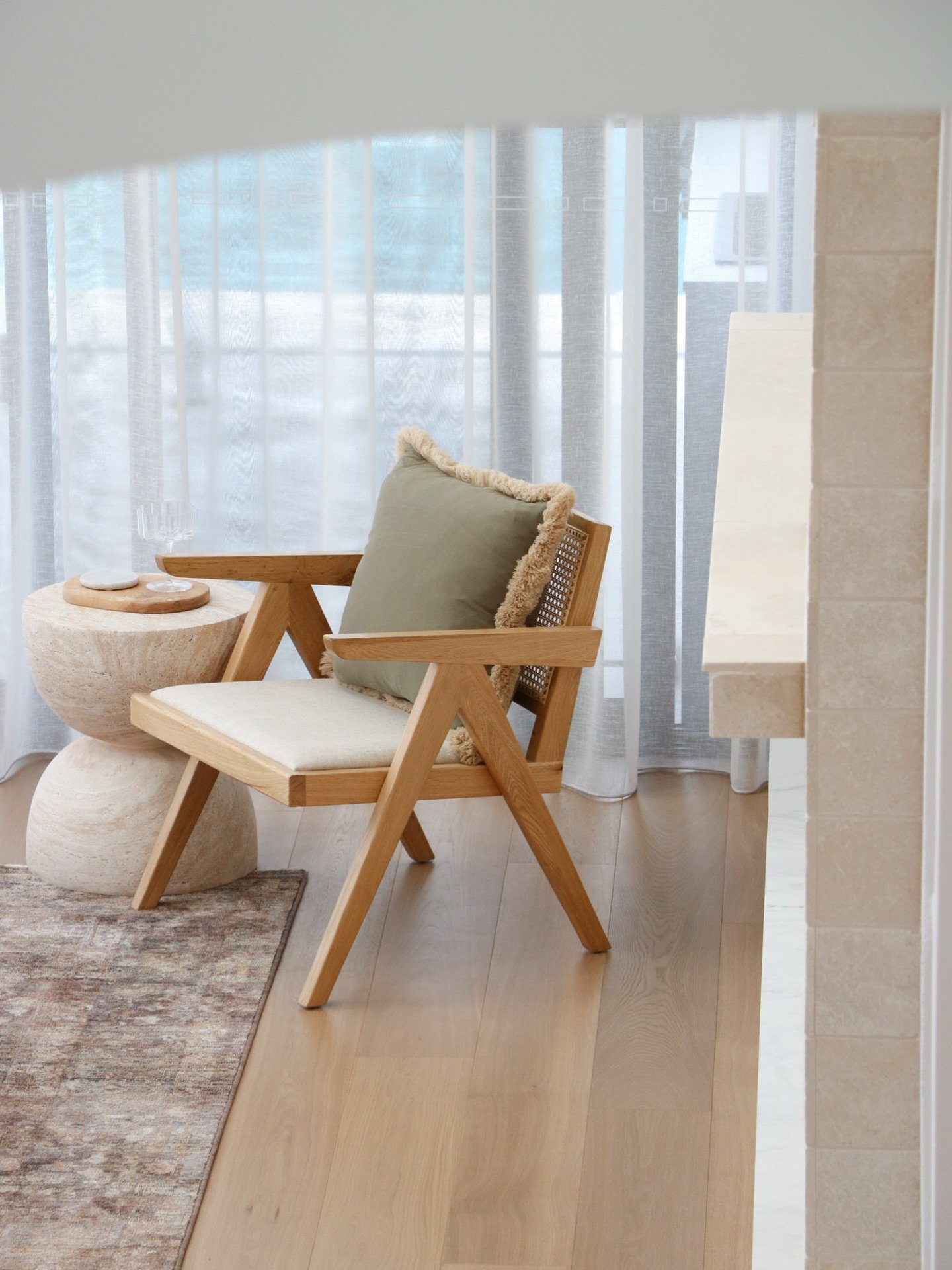 A serene, tranquil moment just metres from the pool 🌴
One of my favourite captures from this shoot

Styling: @rawstylingandinteriors 
 📸 @interiorlensbyash
.
.
.
#interiorphotos #interiorphotography #interiorstyling #interiorstylingphotos #photogra