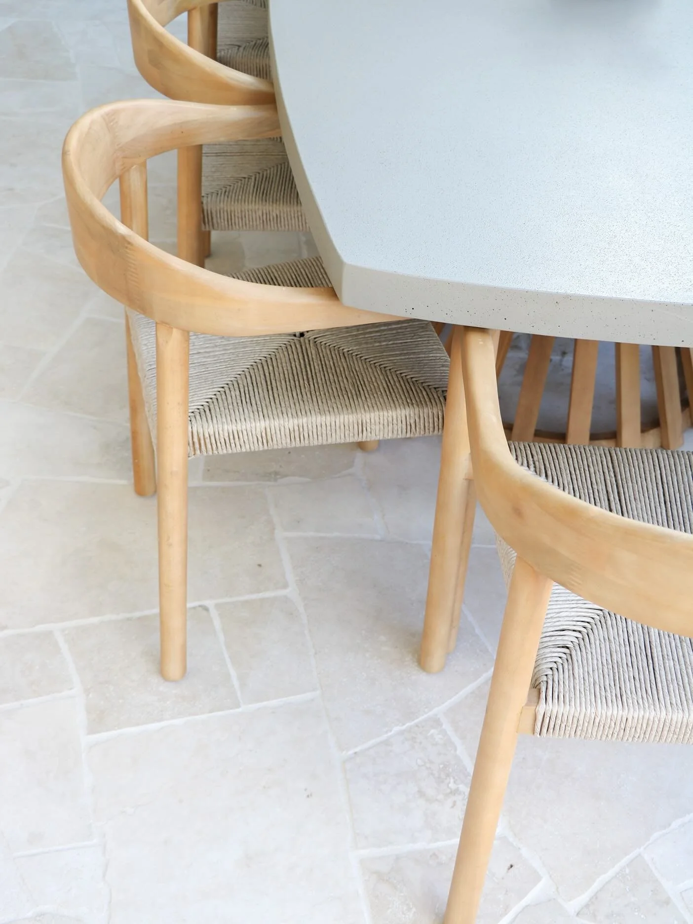 We are back after the break 💛⛱️
Looking forward to what 2026 has in store
-
-
-
#interiorlensbyash #interiorphotography #explorepage #crazypave #outdoor