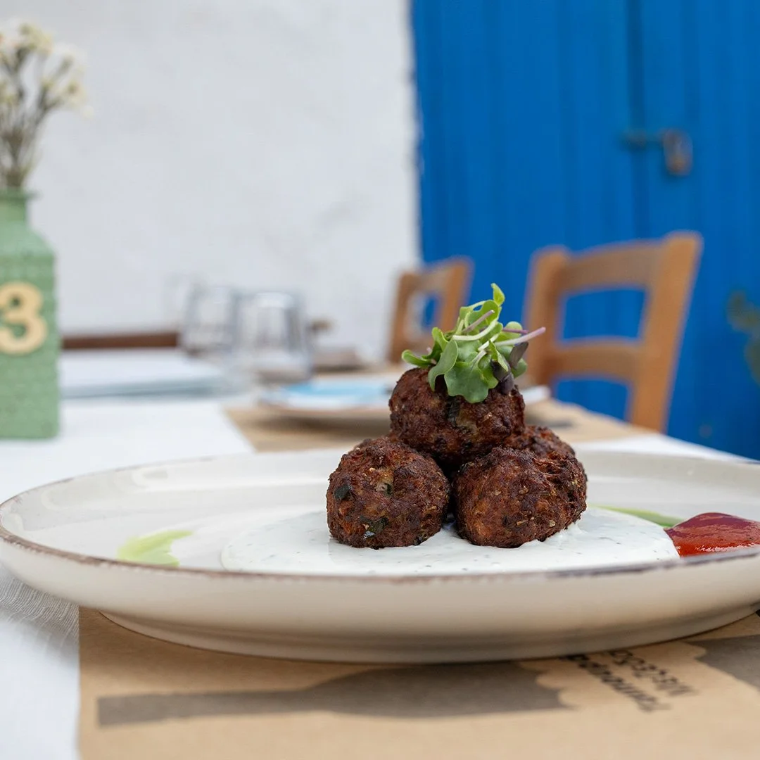 keftedes me sos giaourtiou.jpg