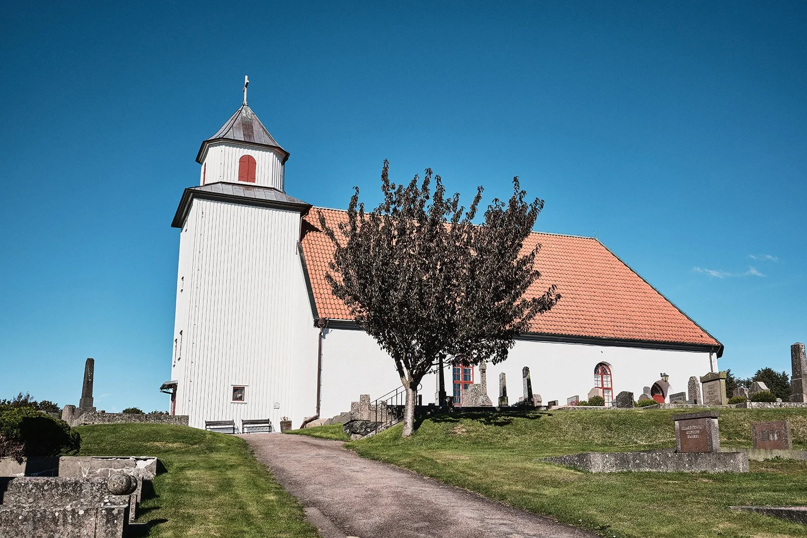 Bröllopsfotografens rekommendationer för kyrkor &amp; festlokaler 2026. 12 tips för par som ska gifta sig på västkusten.