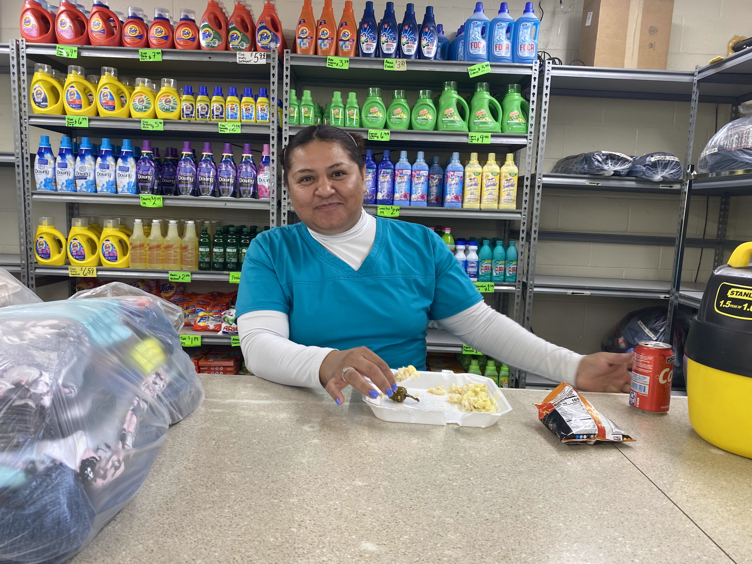 “Fui madre muy jovencita, con quince, sabes, mis papás se peleaban todo el rato y en cuanto un novio me dijo dos cosas bonitas yo me fui con él y tuvimos un hijo".