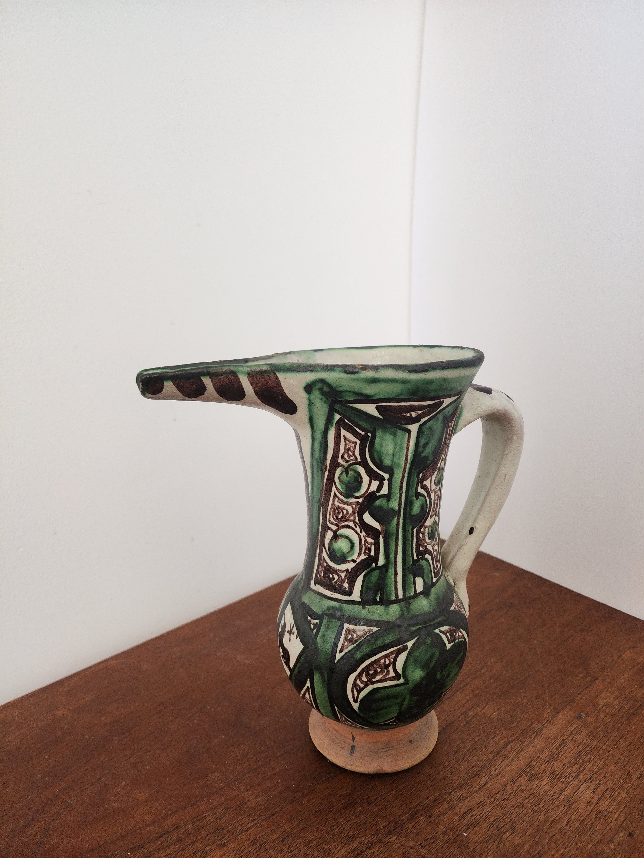 “Large Spanish ceramic jug displayed on linen tablecloth for scale and styling inspiration.”