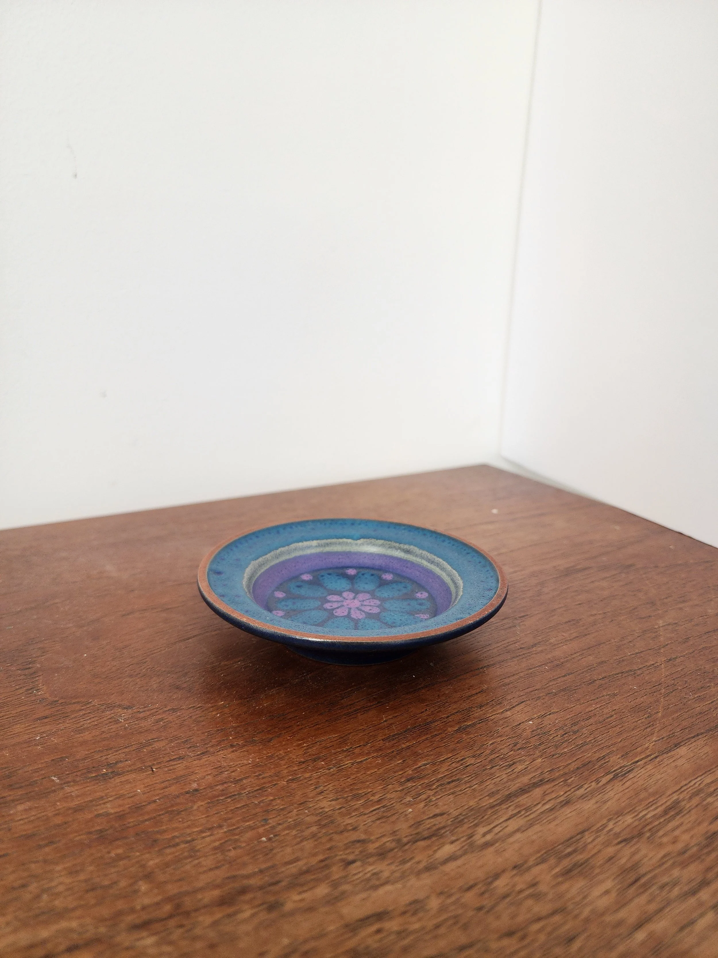 English stoneware trinket dish made by Midwinter Pottery.